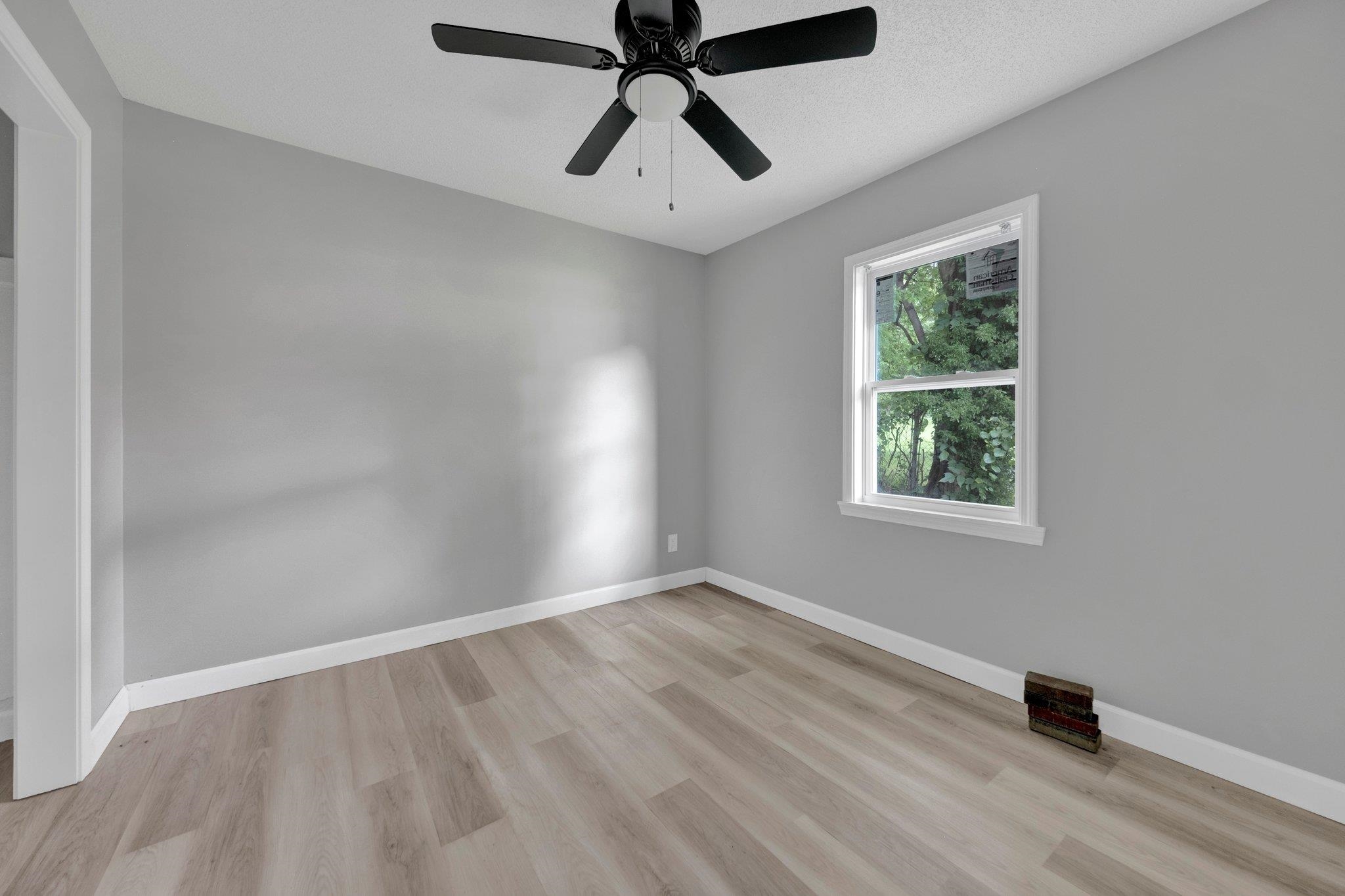 160 Silverage Ave Property Photo 8