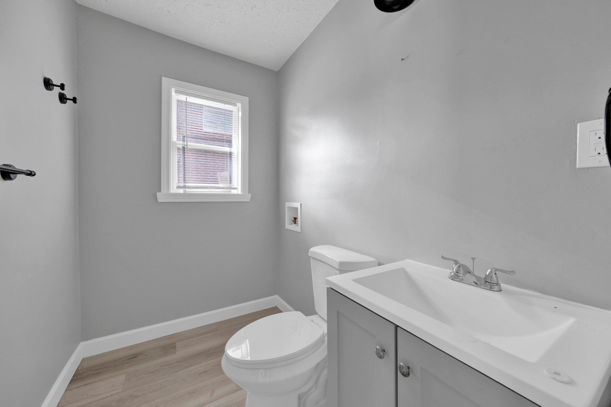 160 Silverage Ave Property Photo 10
