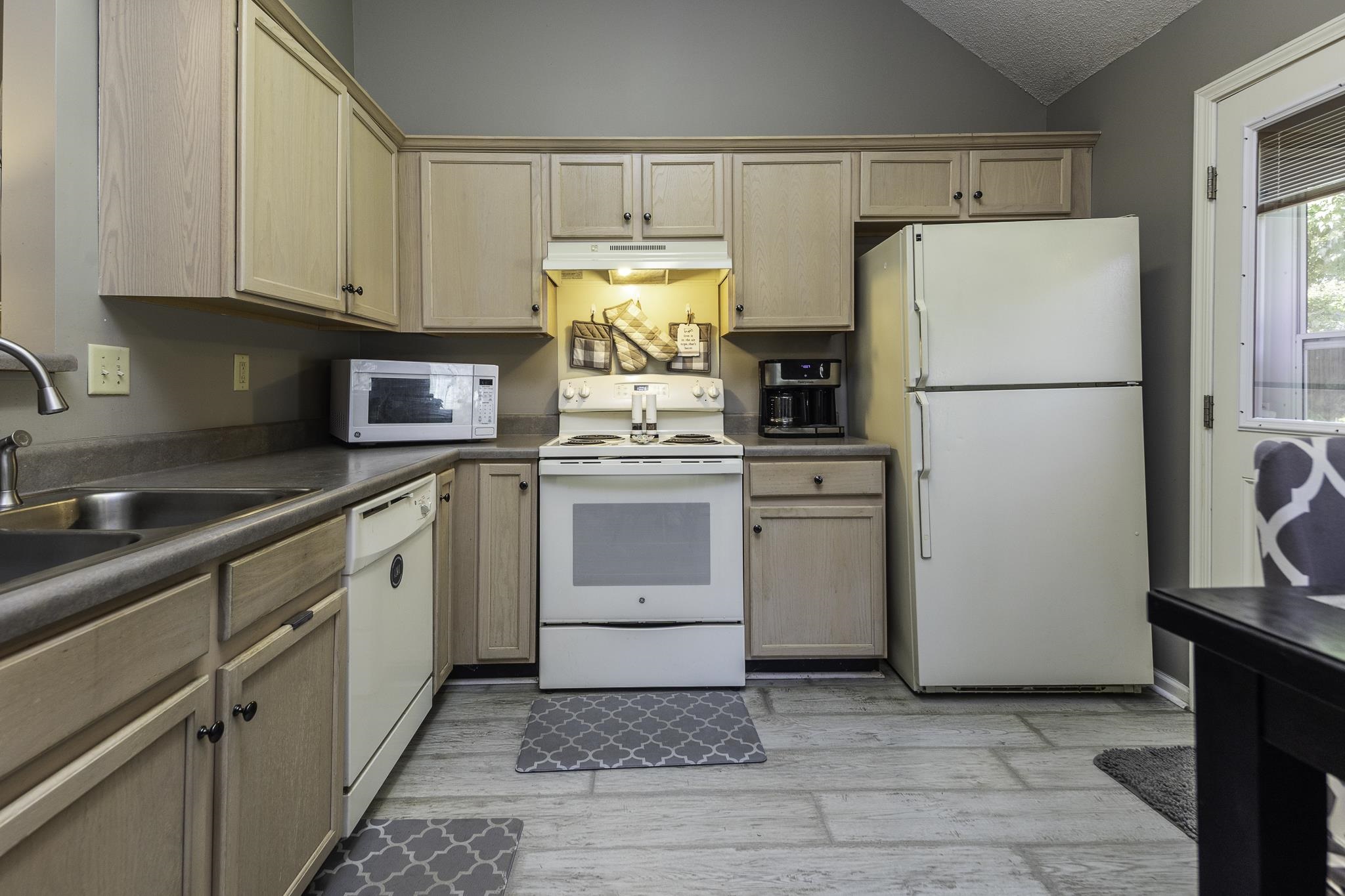 100 Village Dr Property Photo 8