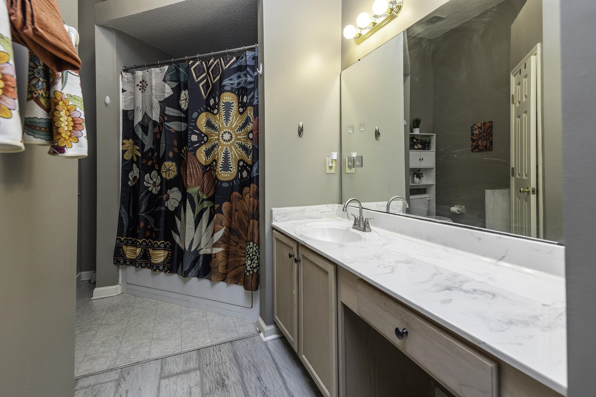 100 Village Dr Property Photo 14