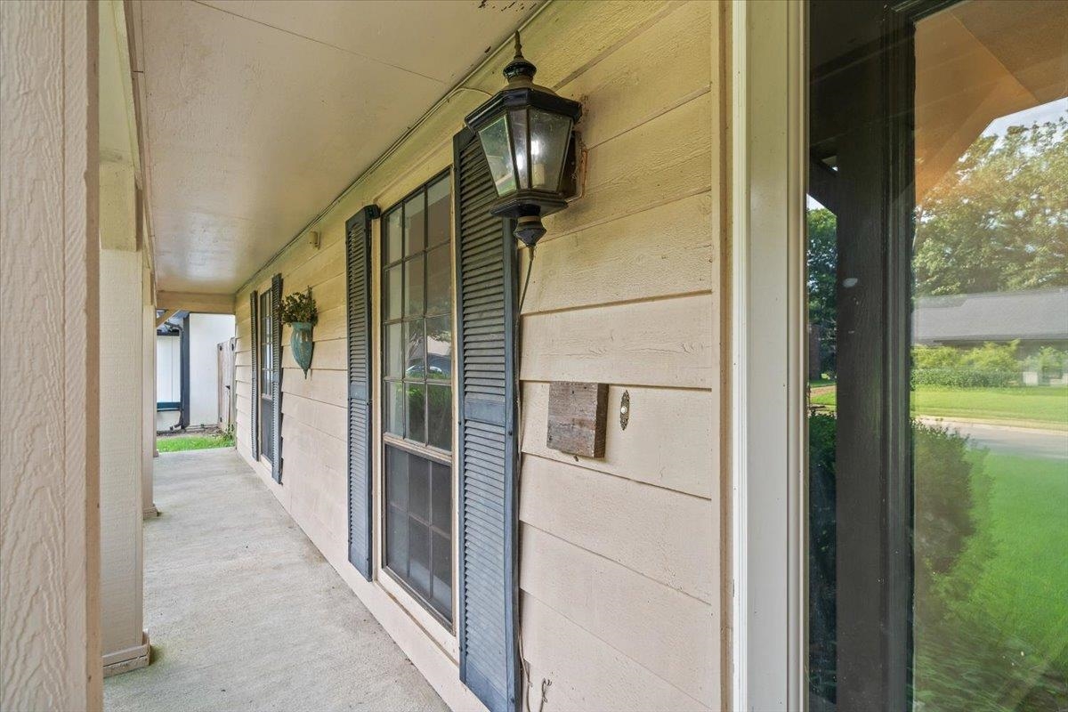 9161 Gainsborough Dr Property Photo 7
