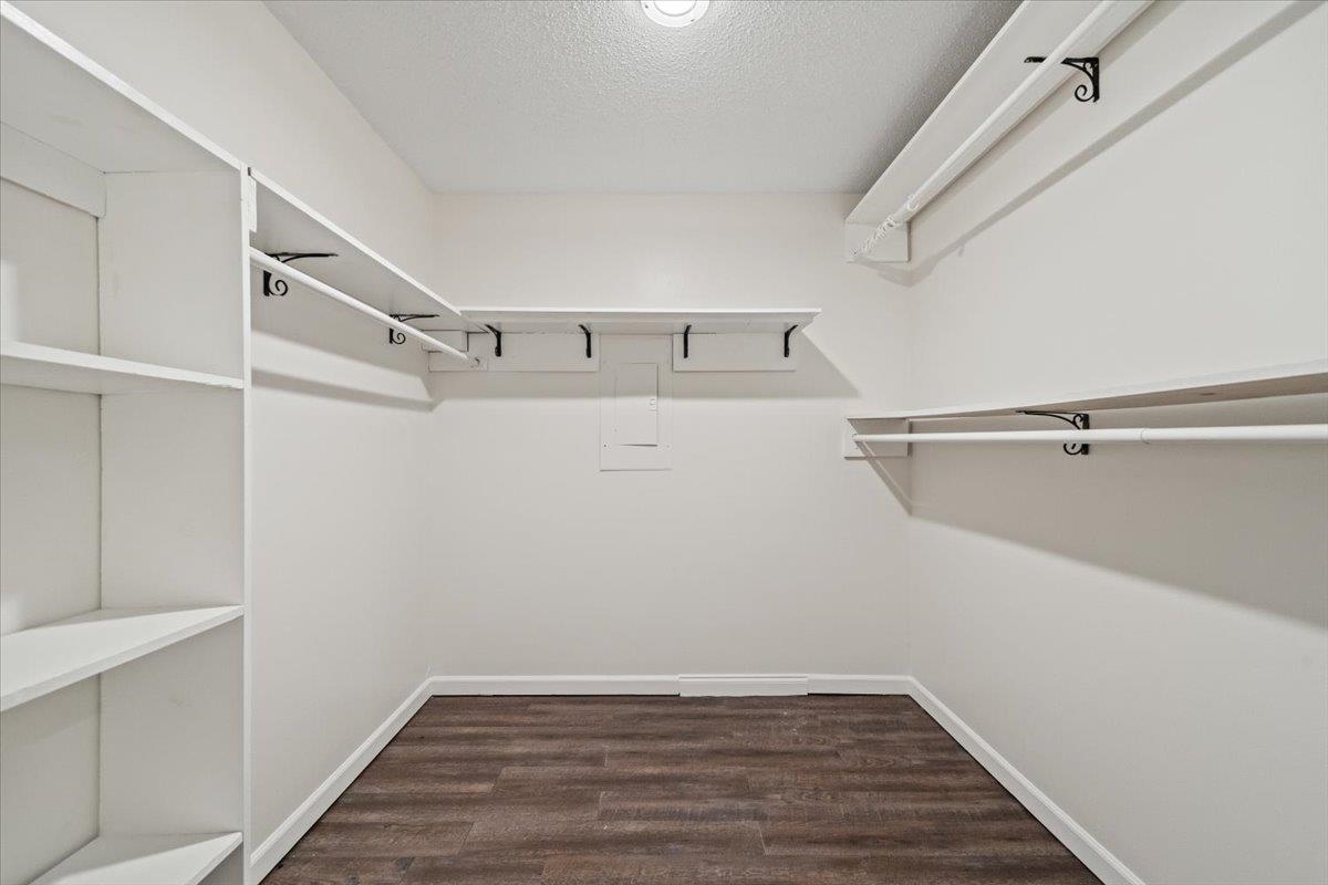 9161 Gainsborough Dr Property Photo 30