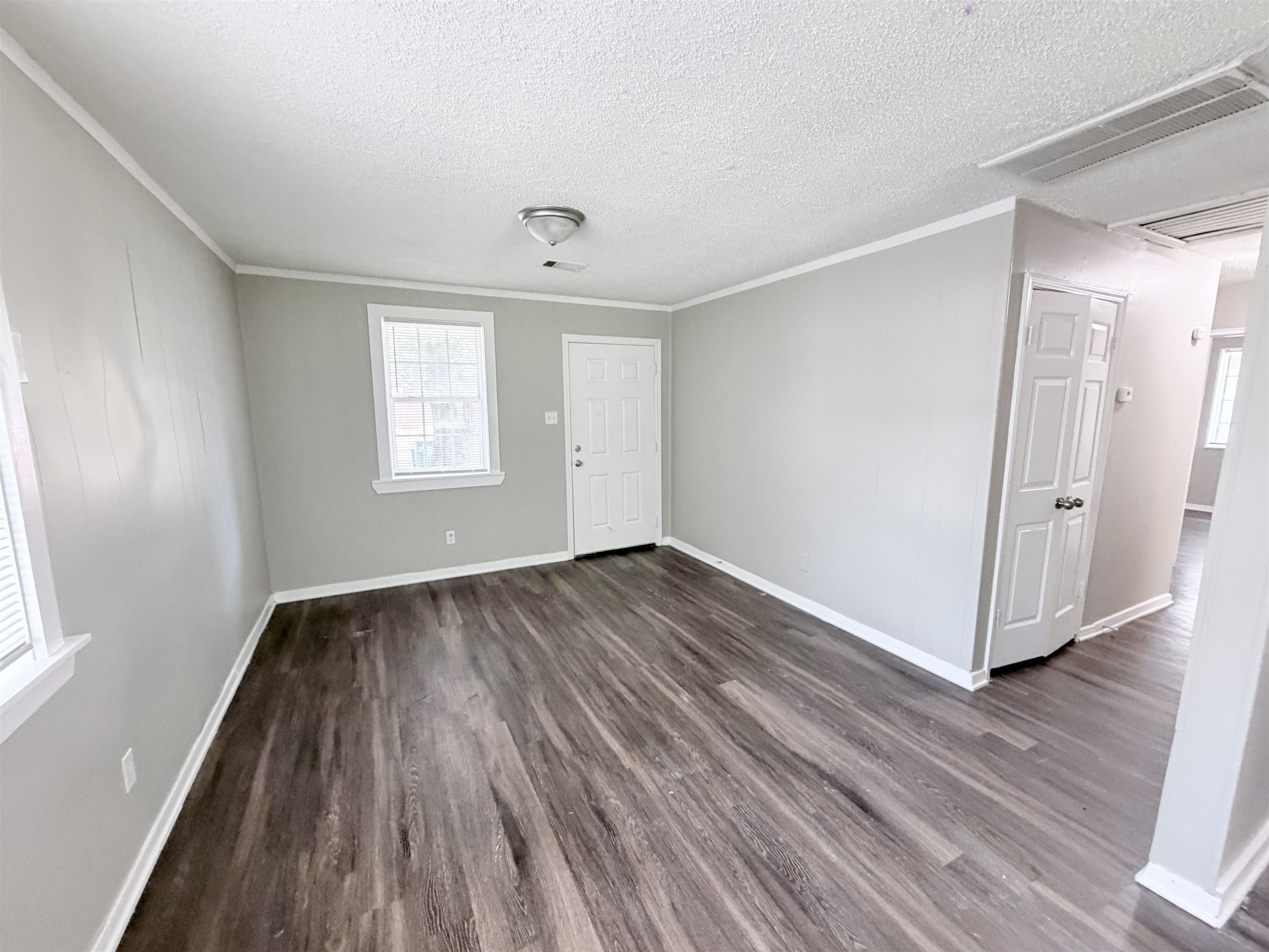 2792 Jolson Ave Property Photo 4