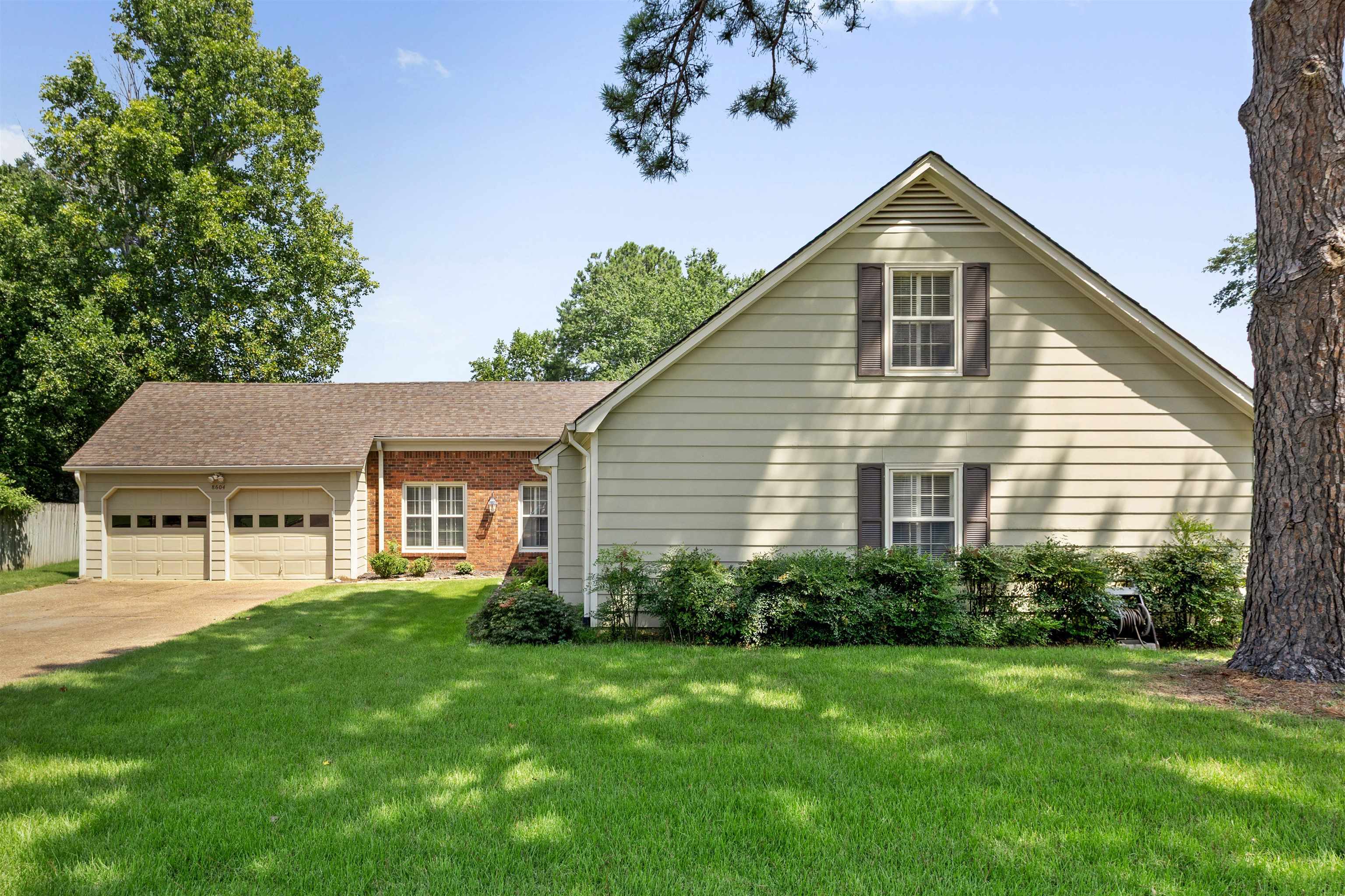 8604 SANDPOINT DR Property Photo 1
