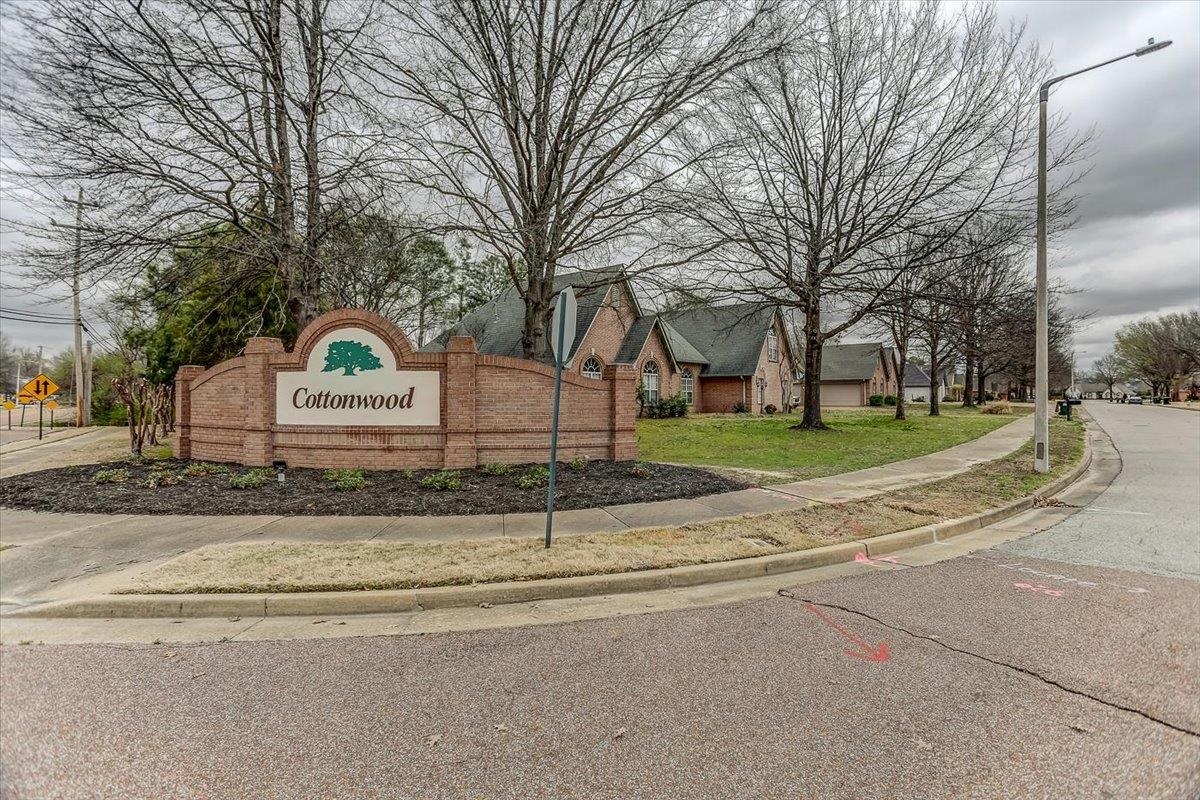 160 Cottonwood Dr Property Photo 2