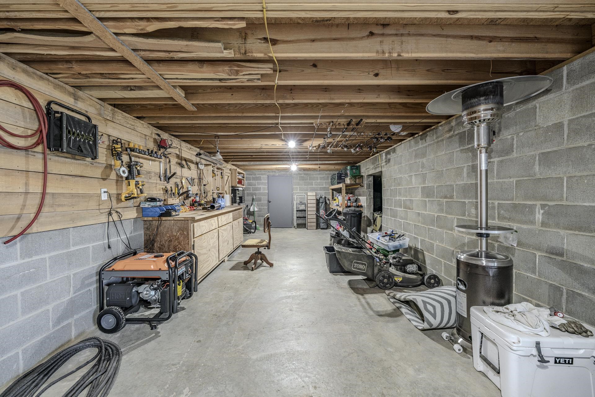 653 Pine St Property Photo 28