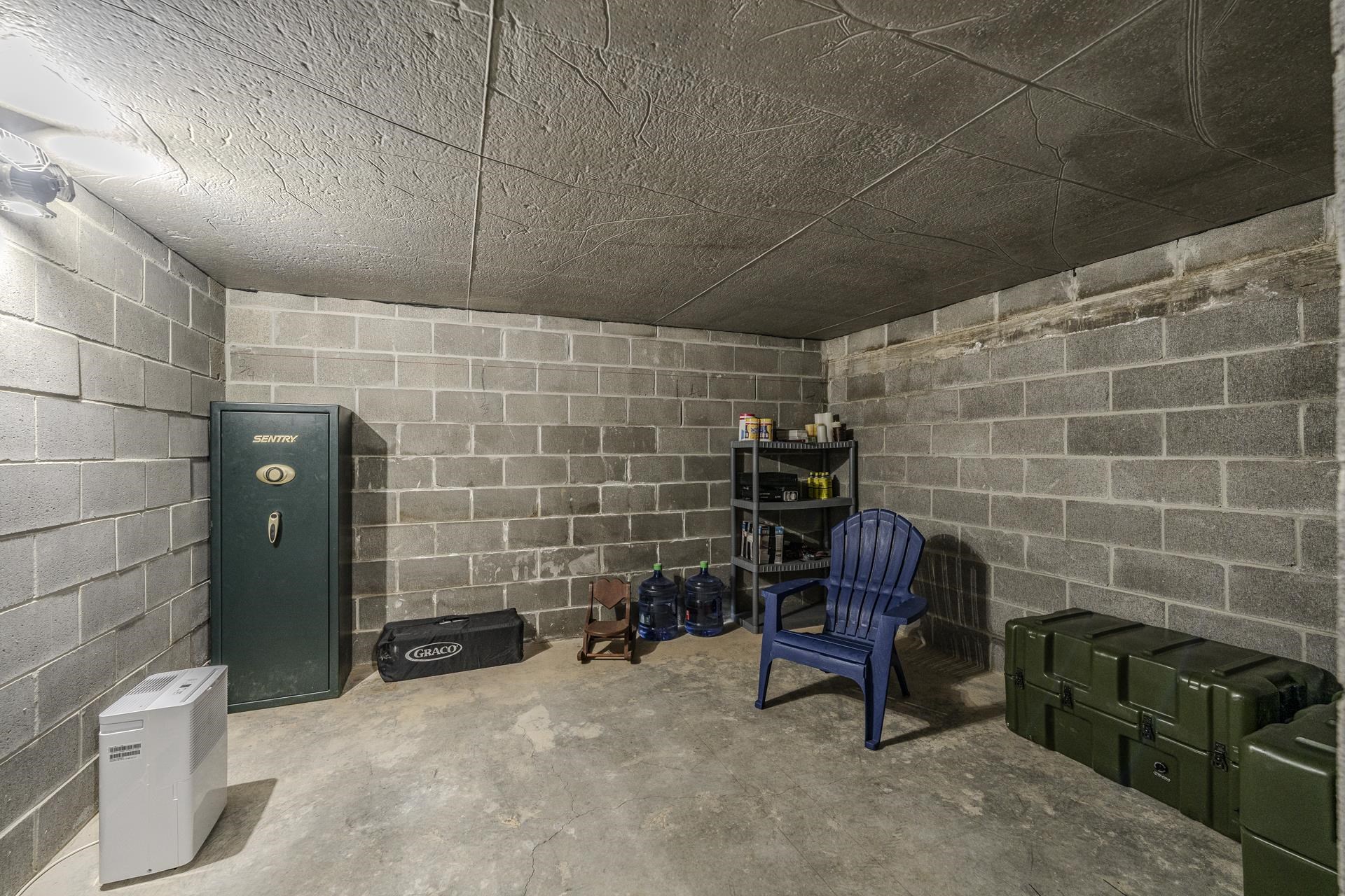 653 Pine St Property Photo 29