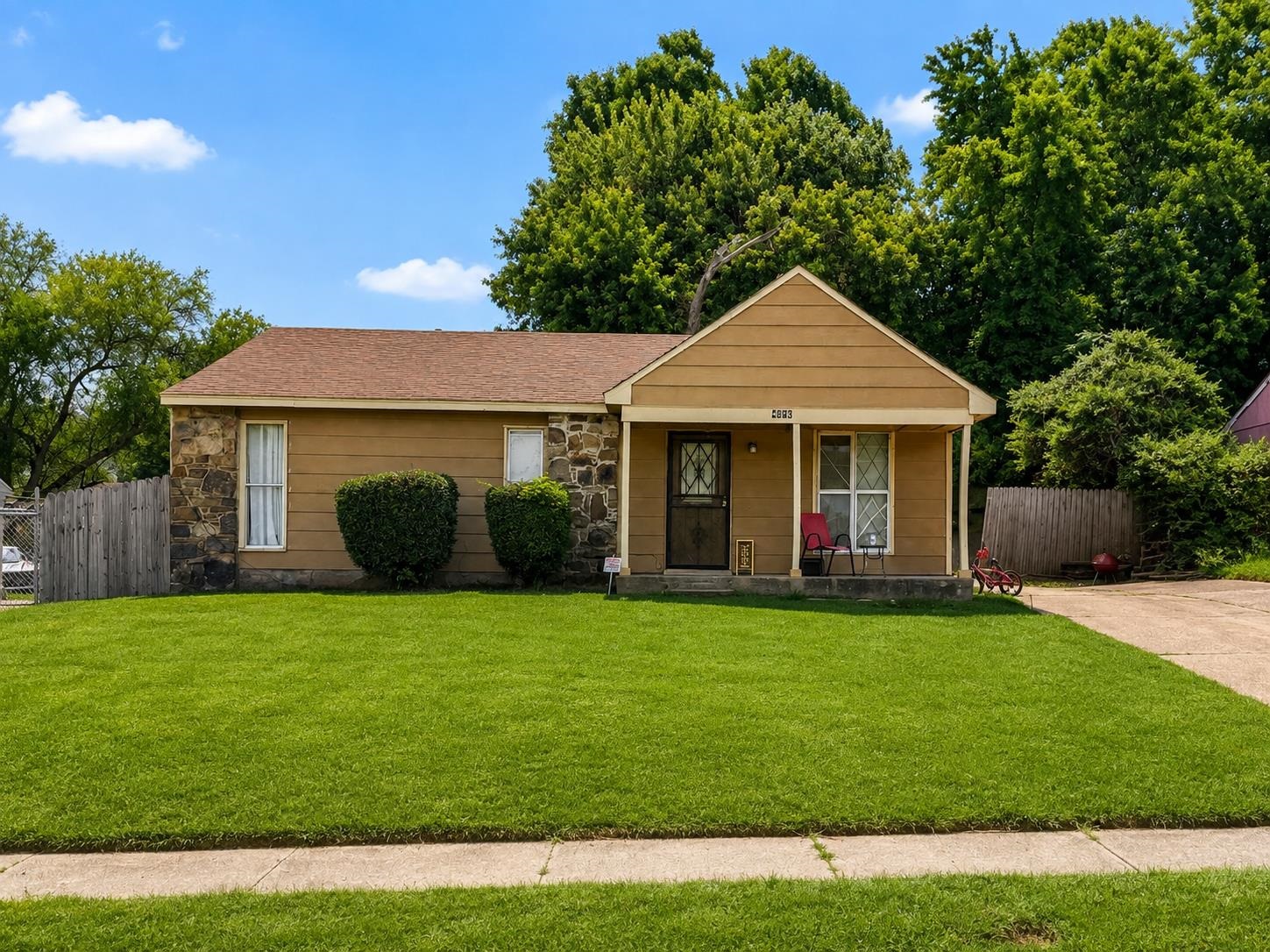 4376 HOWARDCREST DR Property Photo 1
