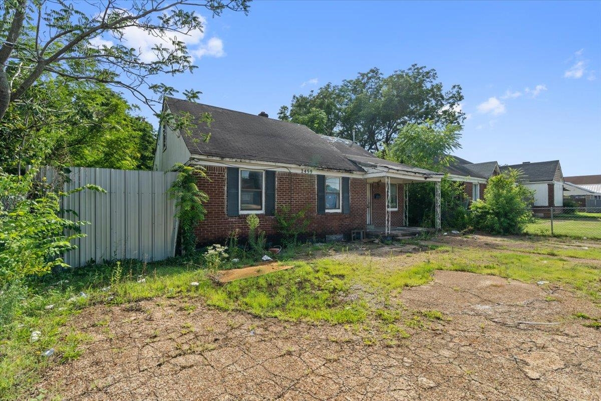 2499 Lamar Ave Property Photo 2