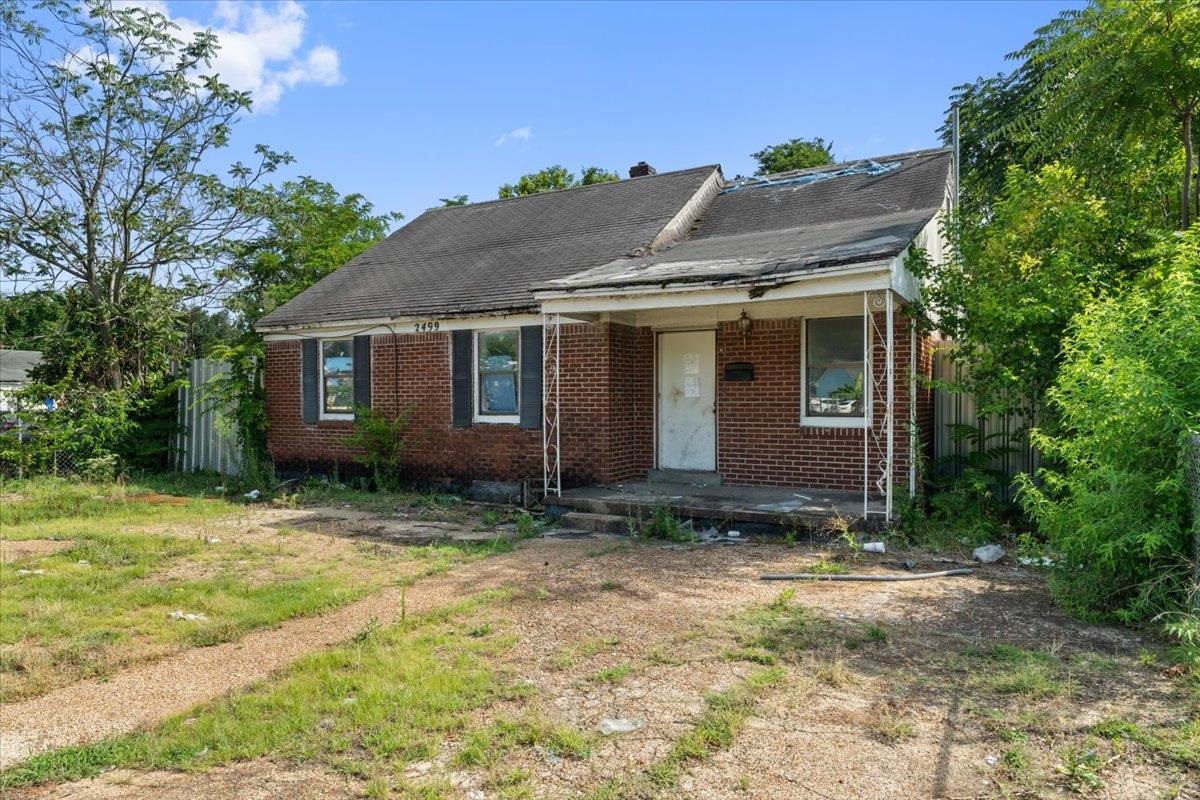 2499 Lamar Ave Property Photo 3