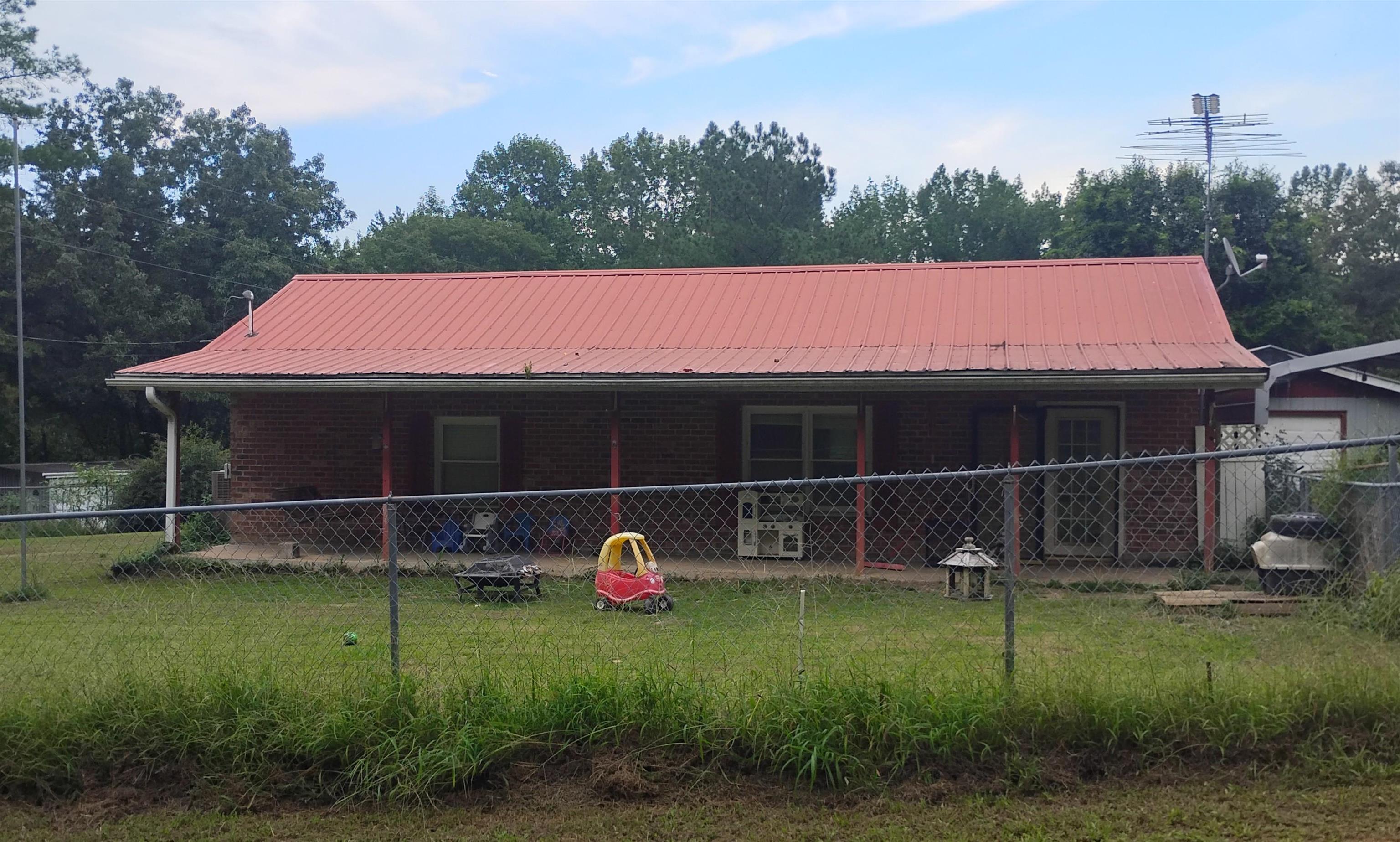 307 Lott Wilson Rd Property Photo 1