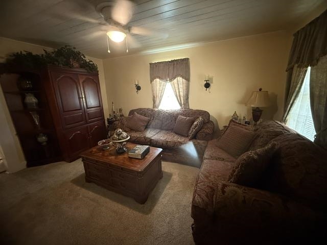 218 S Elm St Property Photo 2