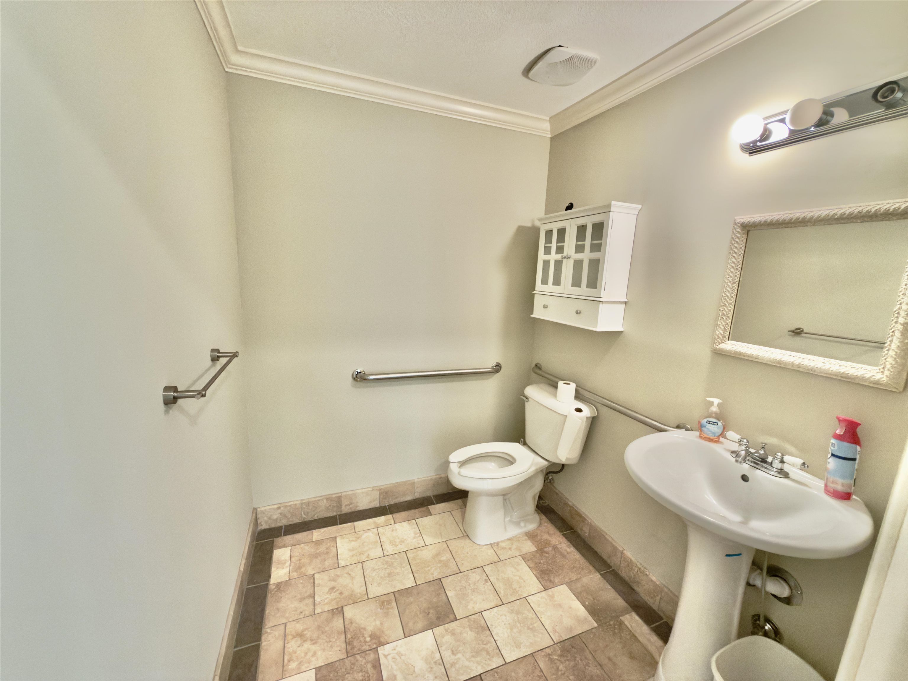 765 Chaney Dr Property Photo 10