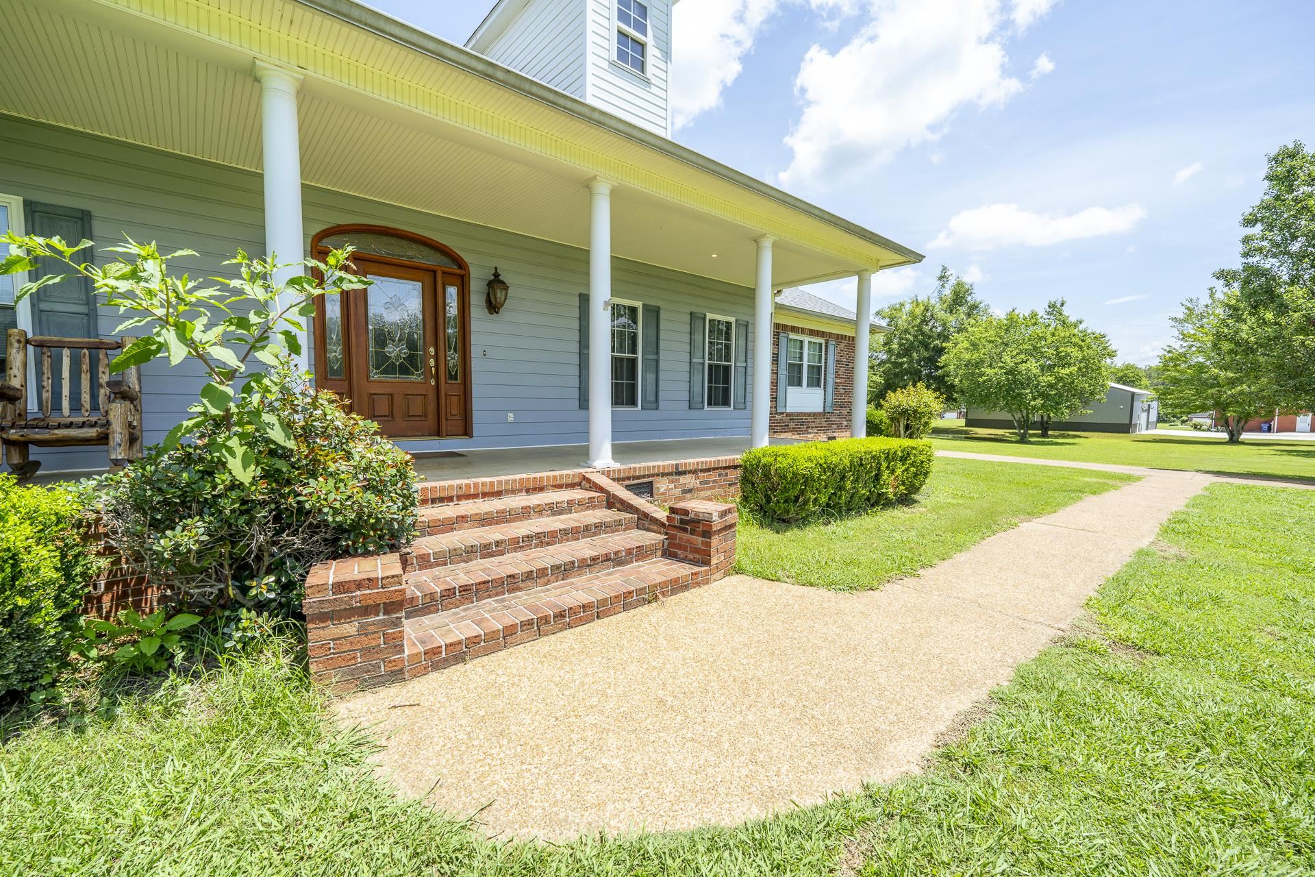 809 Twelve Oaks Dr Property Photo 3