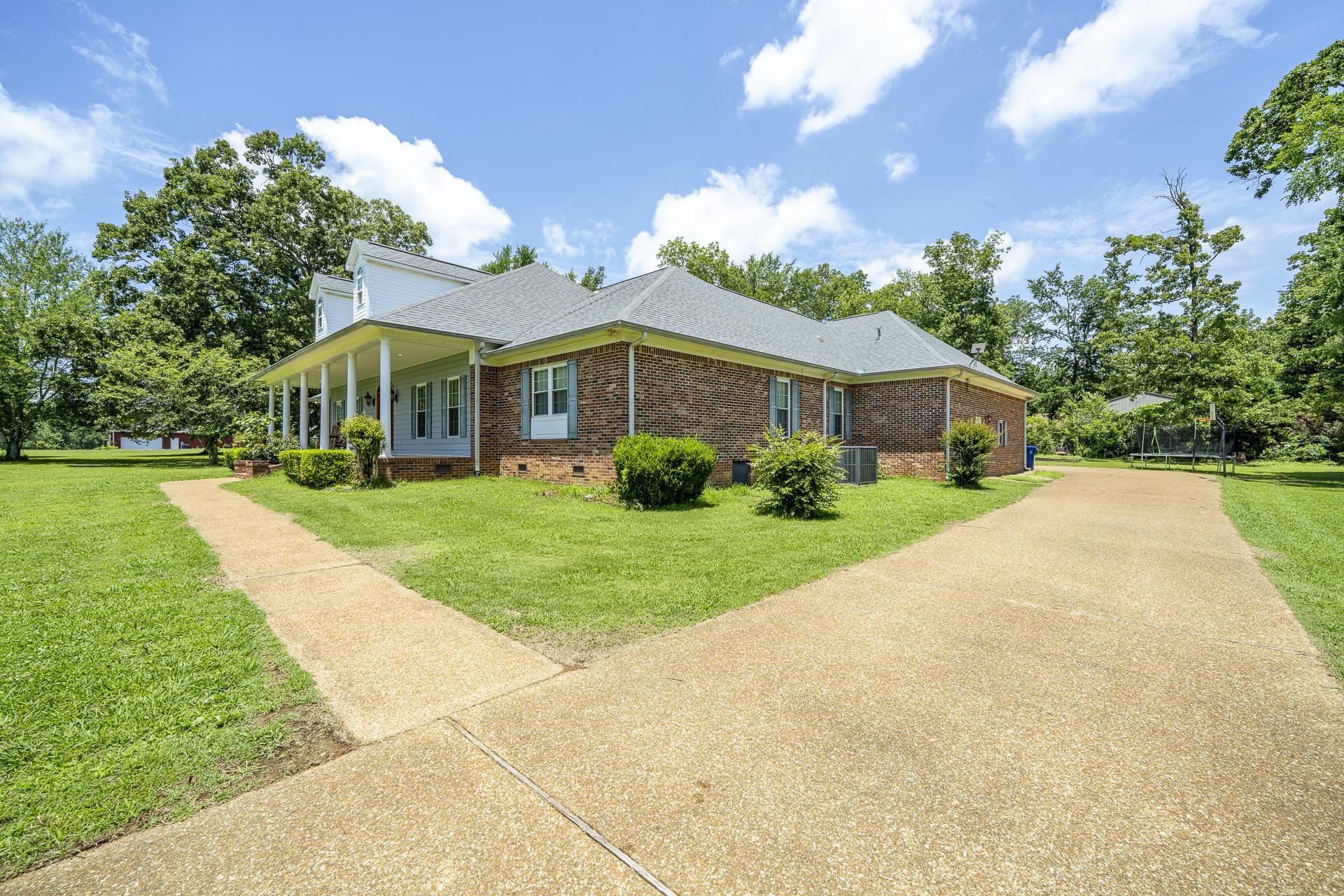 809 Twelve Oaks Dr Property Photo 6
