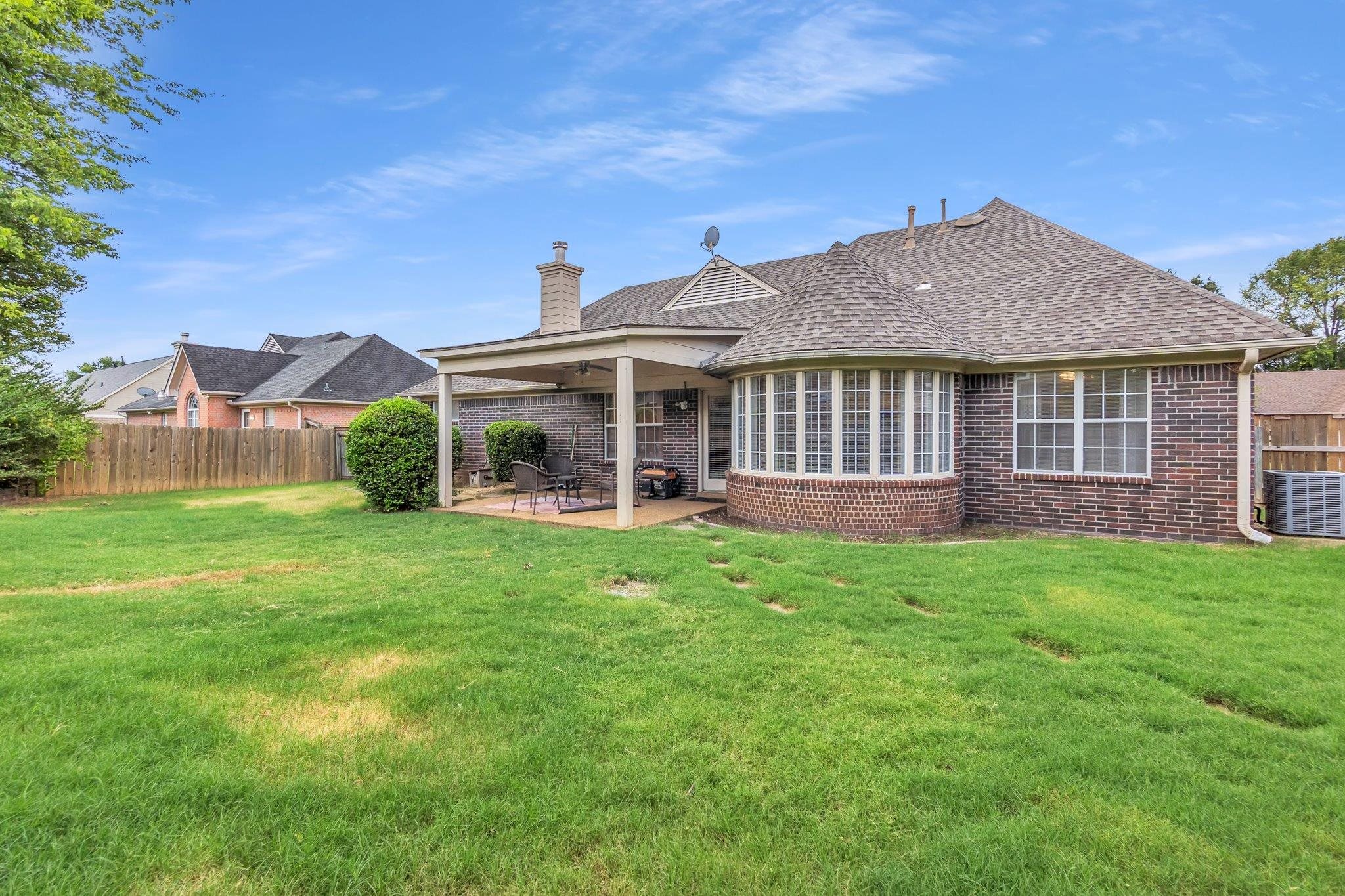 5360 Philgrove Way Property Photo 4