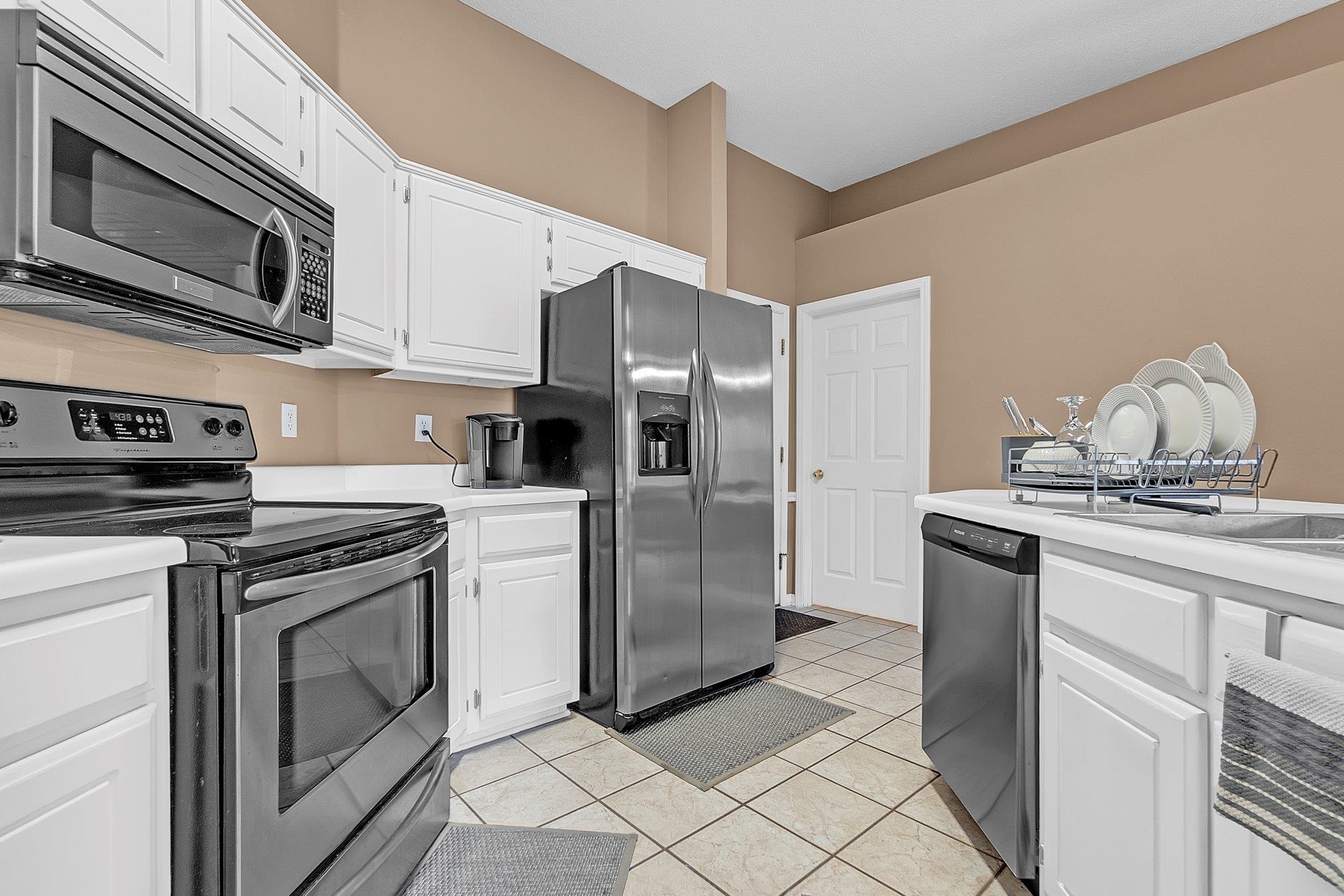 5360 Philgrove Way Property Photo 7