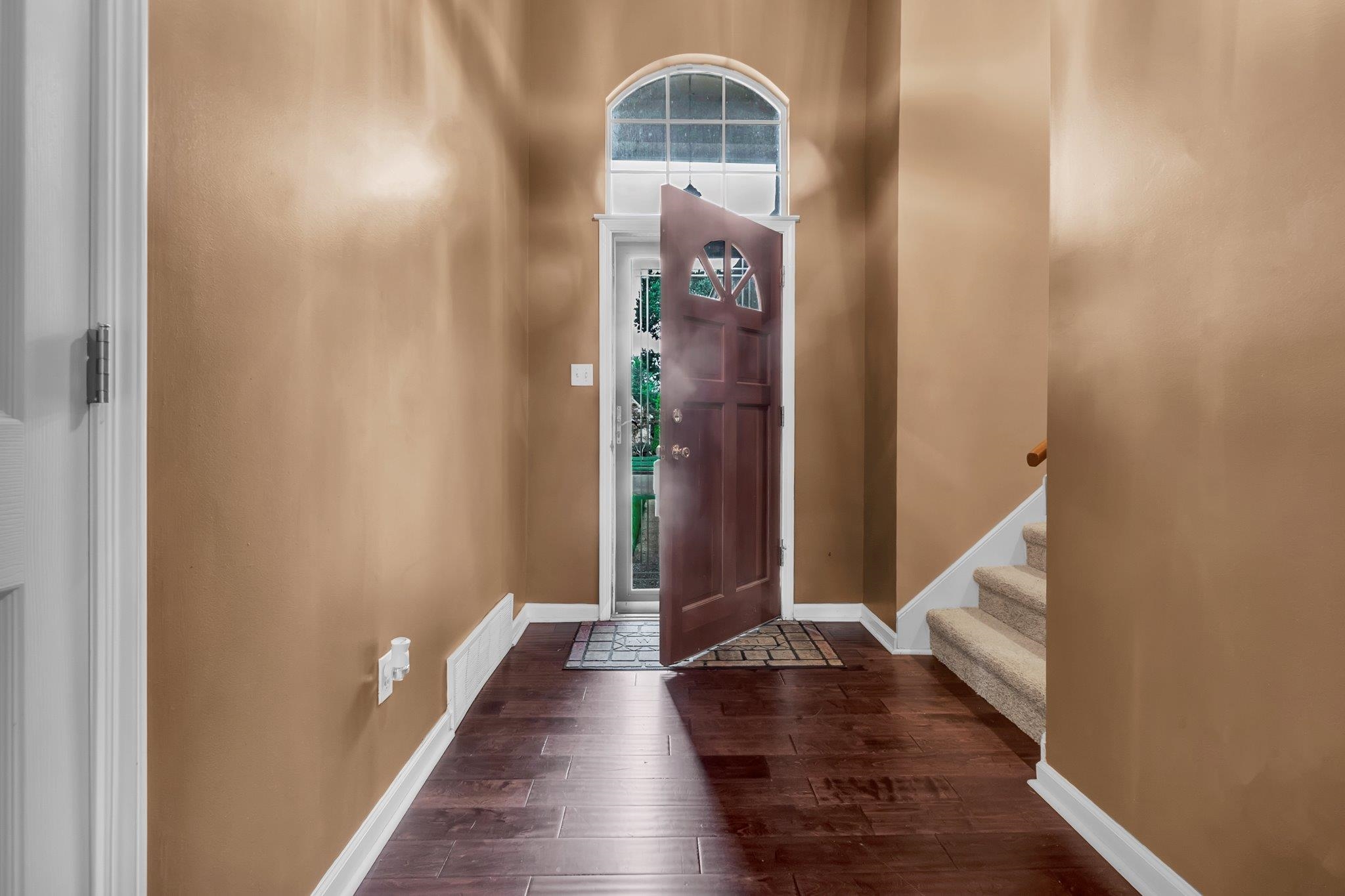 5360 Philgrove Way Property Photo 8
