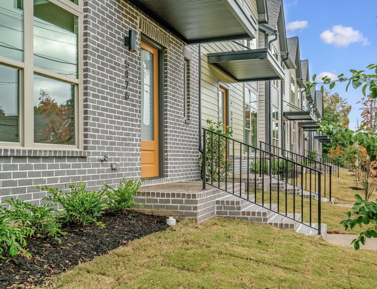5482 PARK AVE 5 Property Photo 1