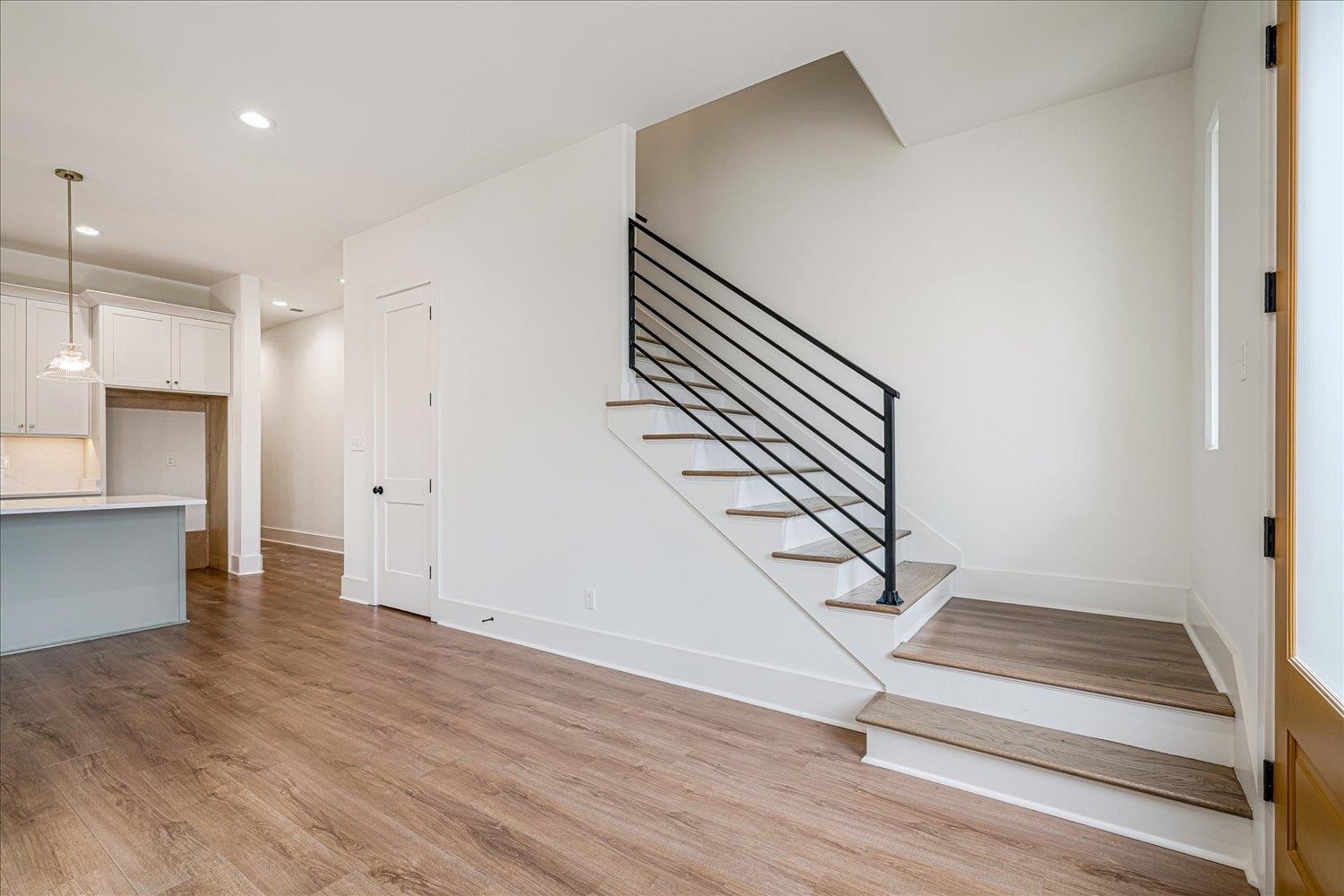 5482 Park Ave 5 Property Photo 12