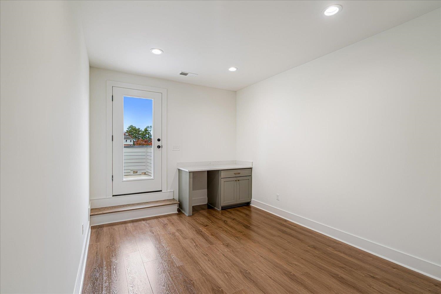 5482 Park Ave 5 Property Photo 24