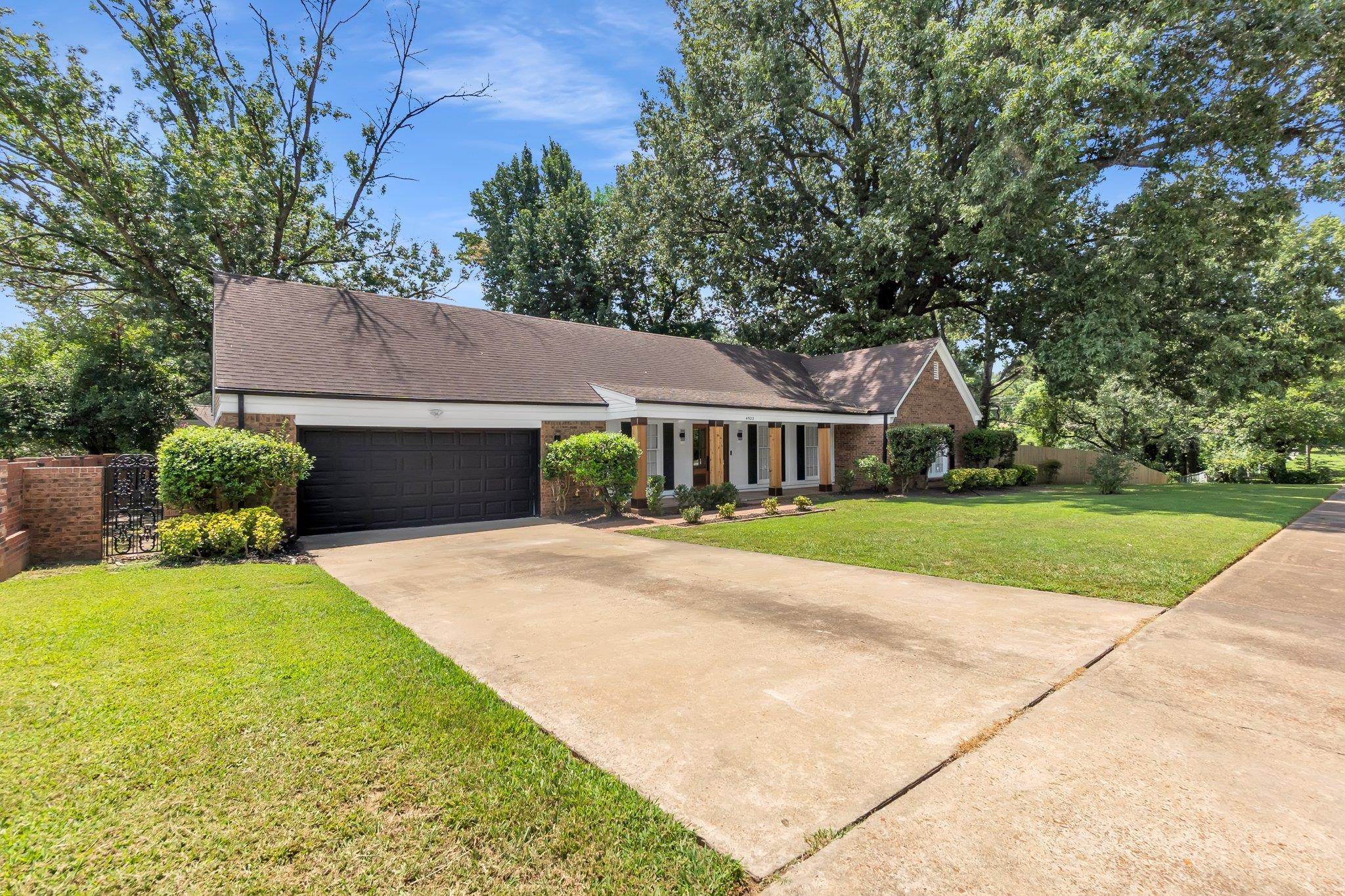 4923 Craigmont Dr Property Photo 2