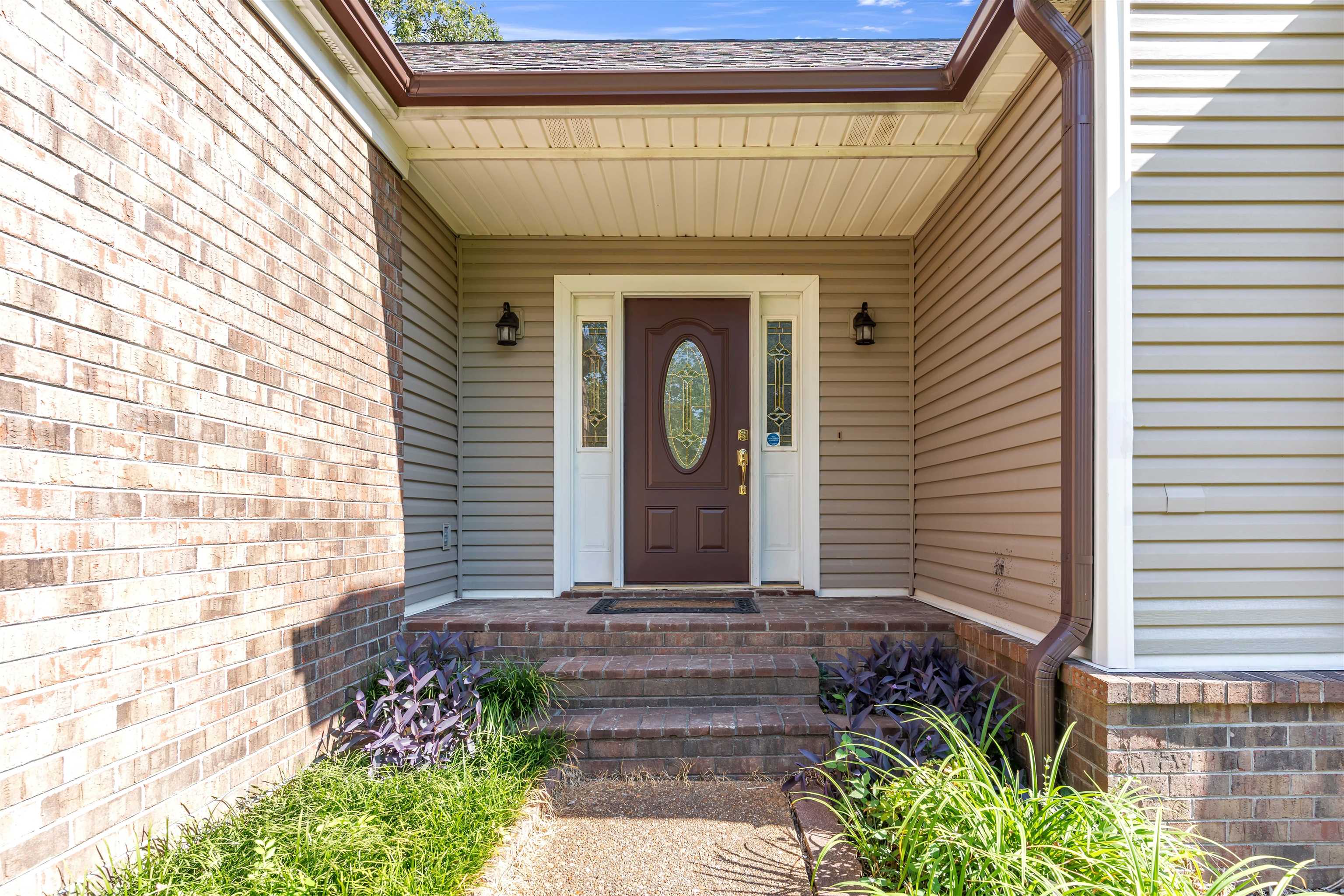 636 N Fox Chase Cv Property Photo 2