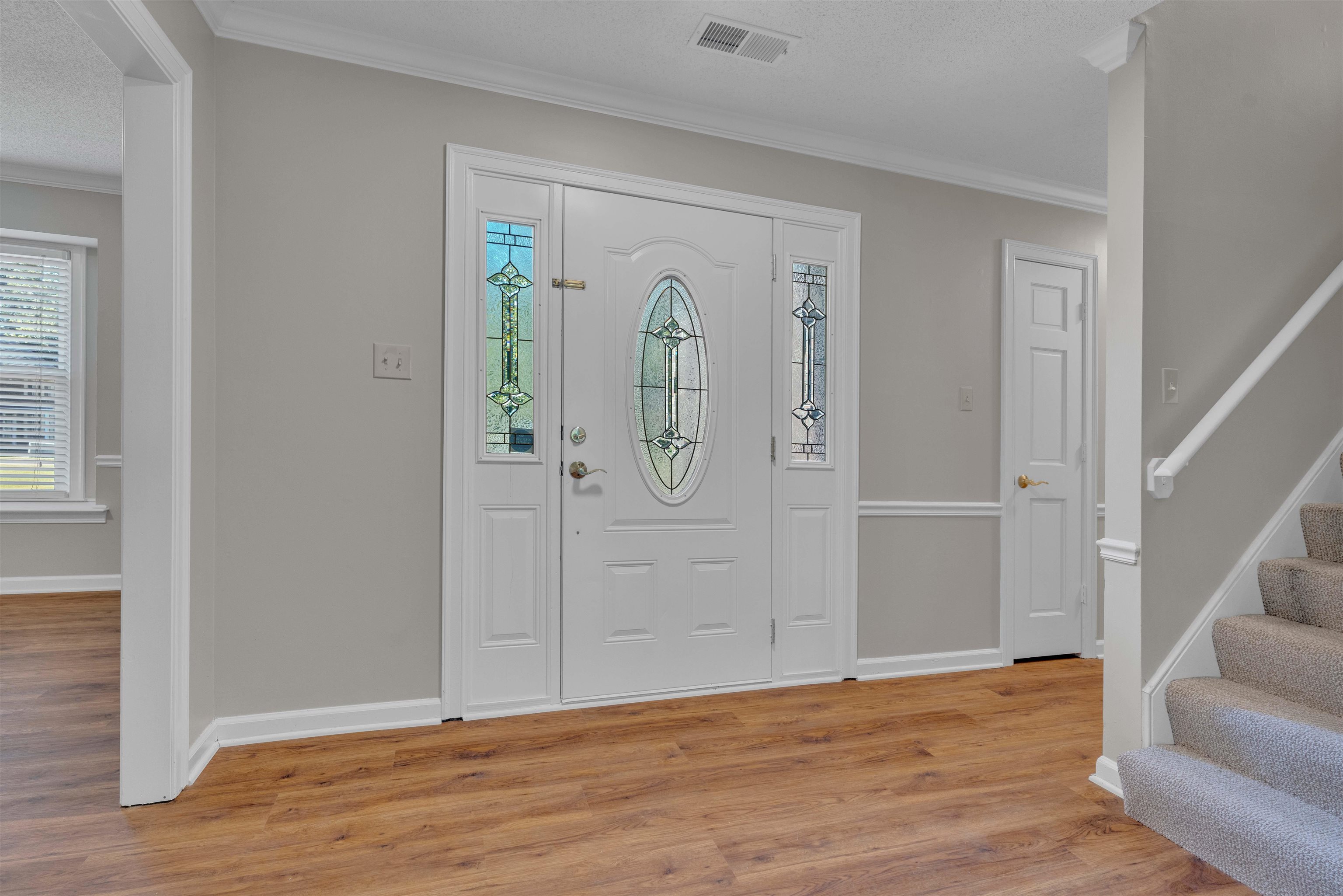 636 N Fox Chase Cv Property Photo 3