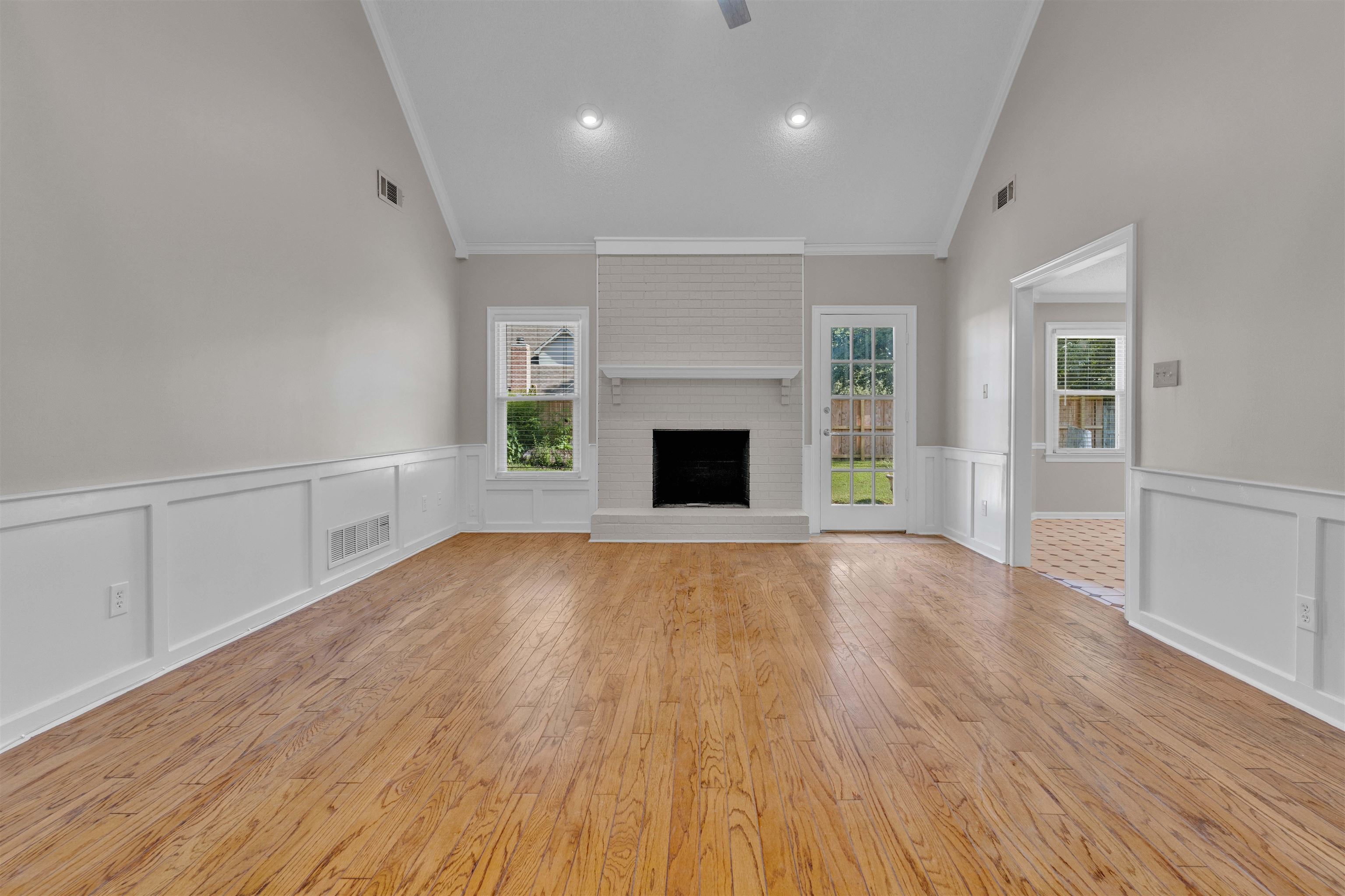 636 N Fox Chase Cv Property Photo 4