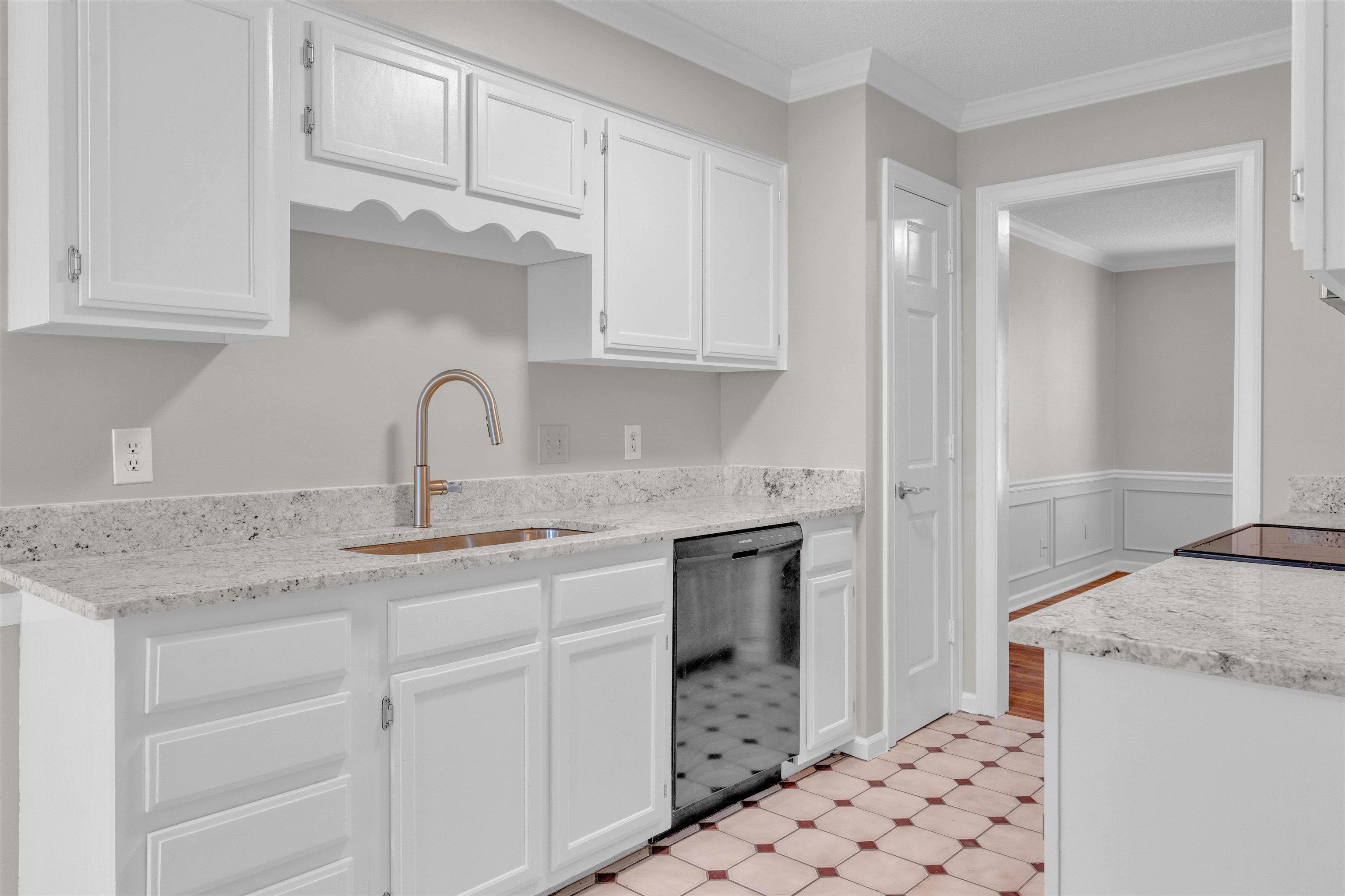 636 N Fox Chase Cv Property Photo 6