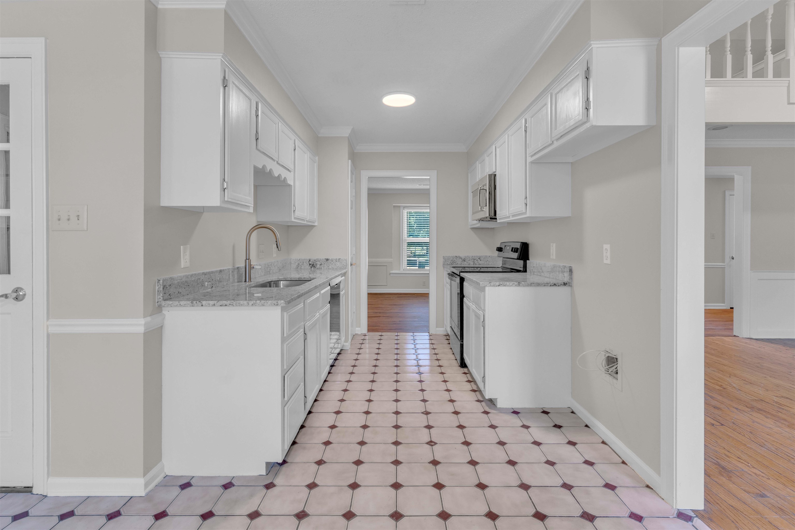 636 N Fox Chase Cv Property Photo 8