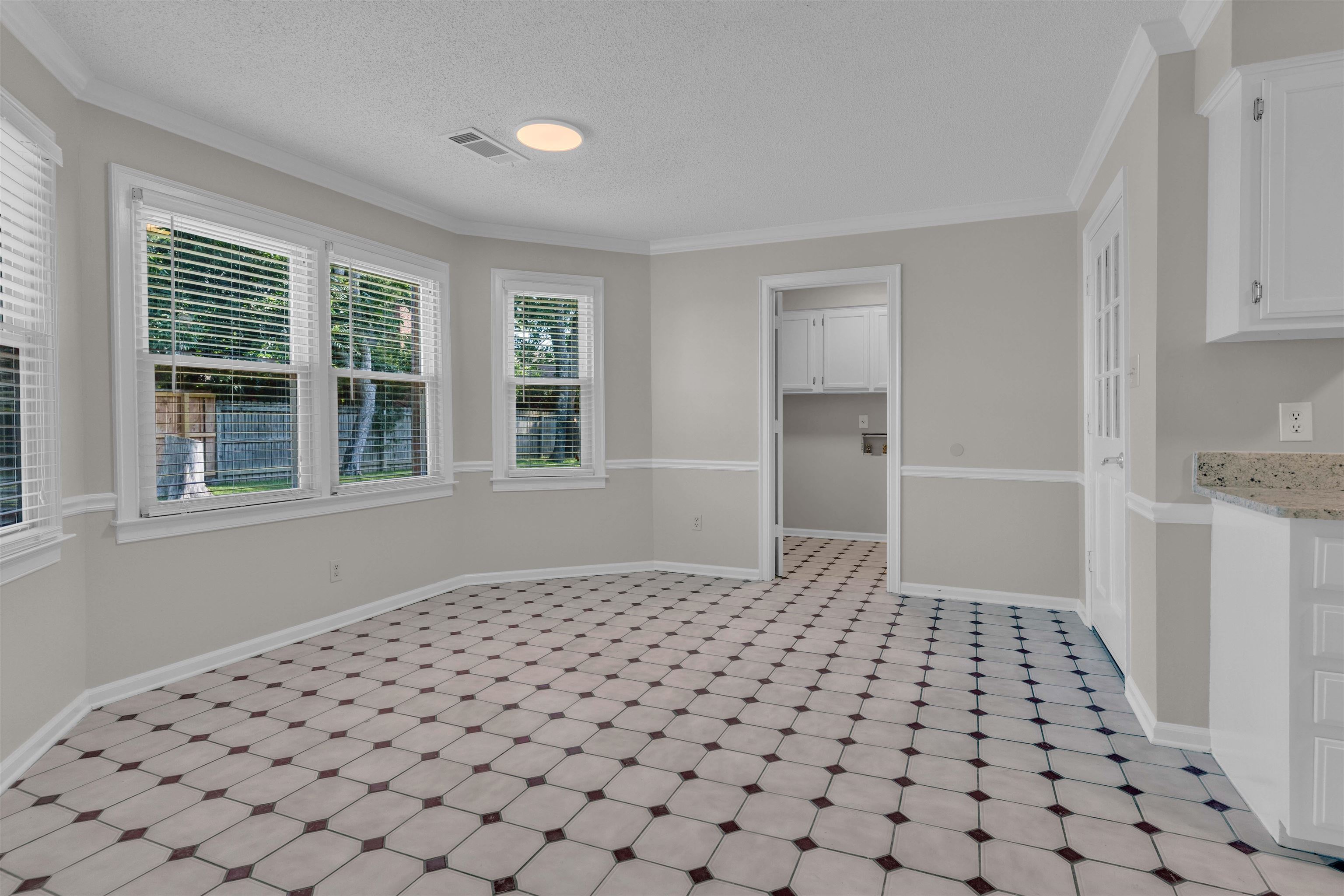 636 N Fox Chase Cv Property Photo 10