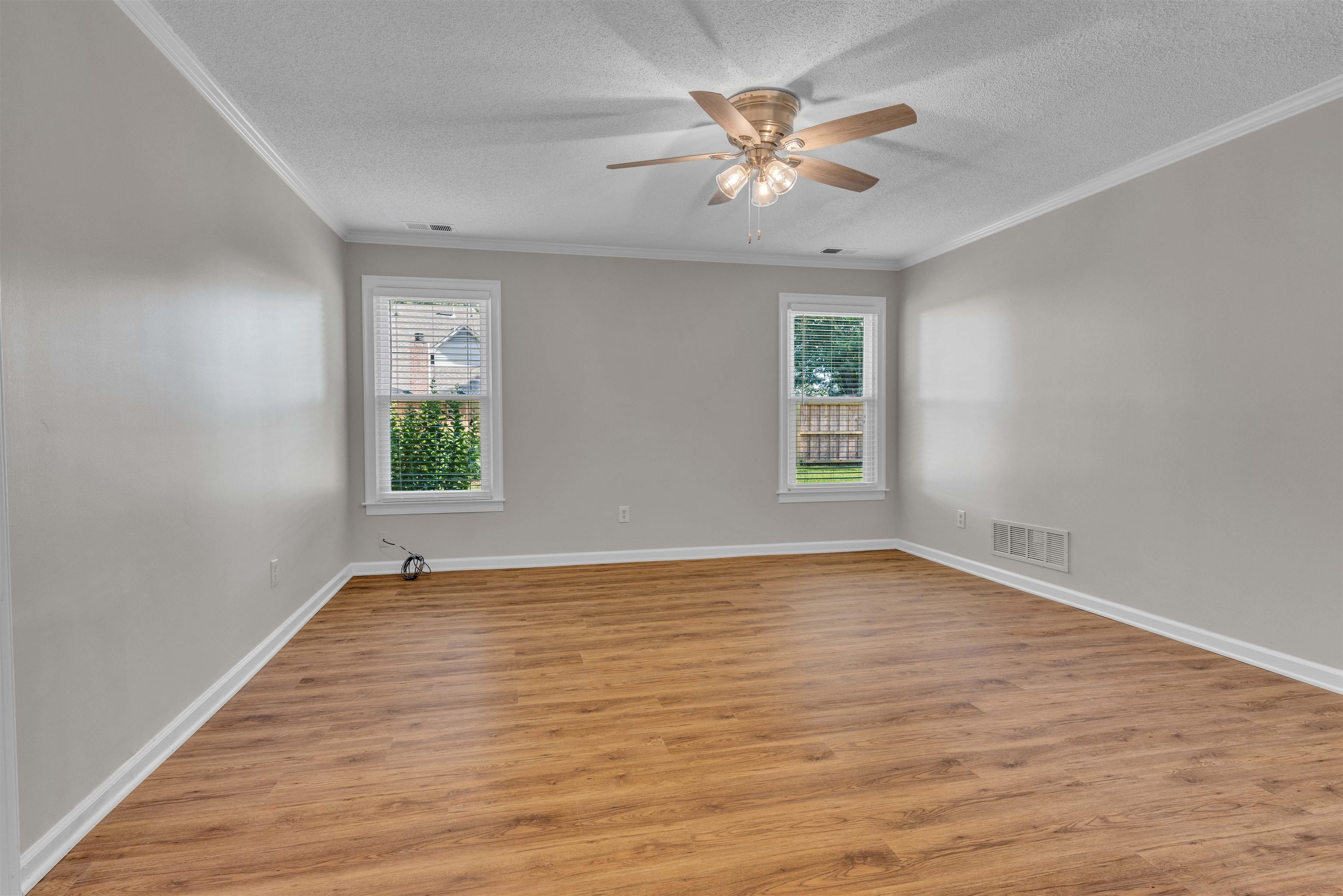 636 N Fox Chase Cv Property Photo 11