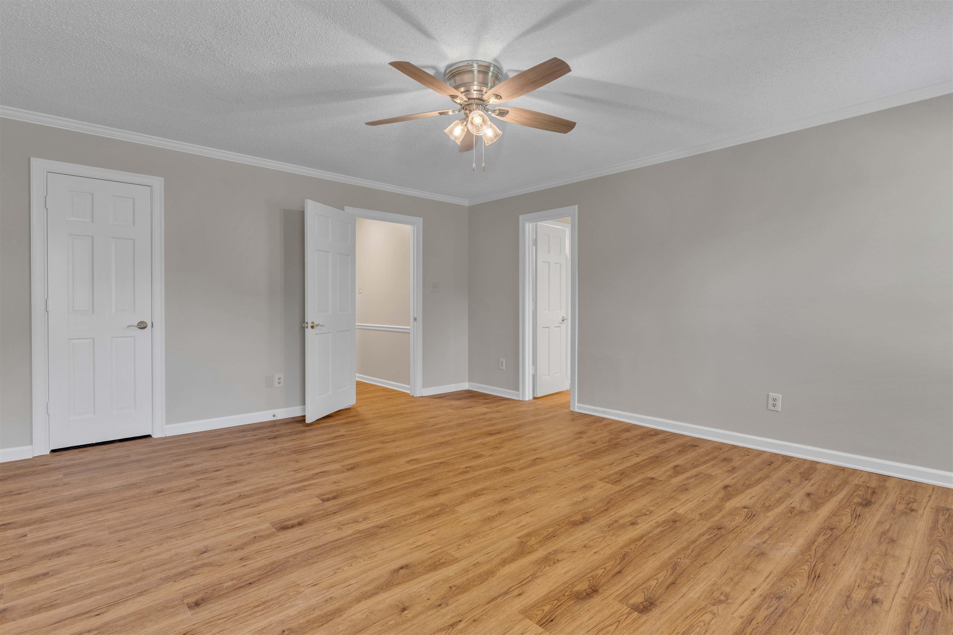 636 N Fox Chase Cv Property Photo 12
