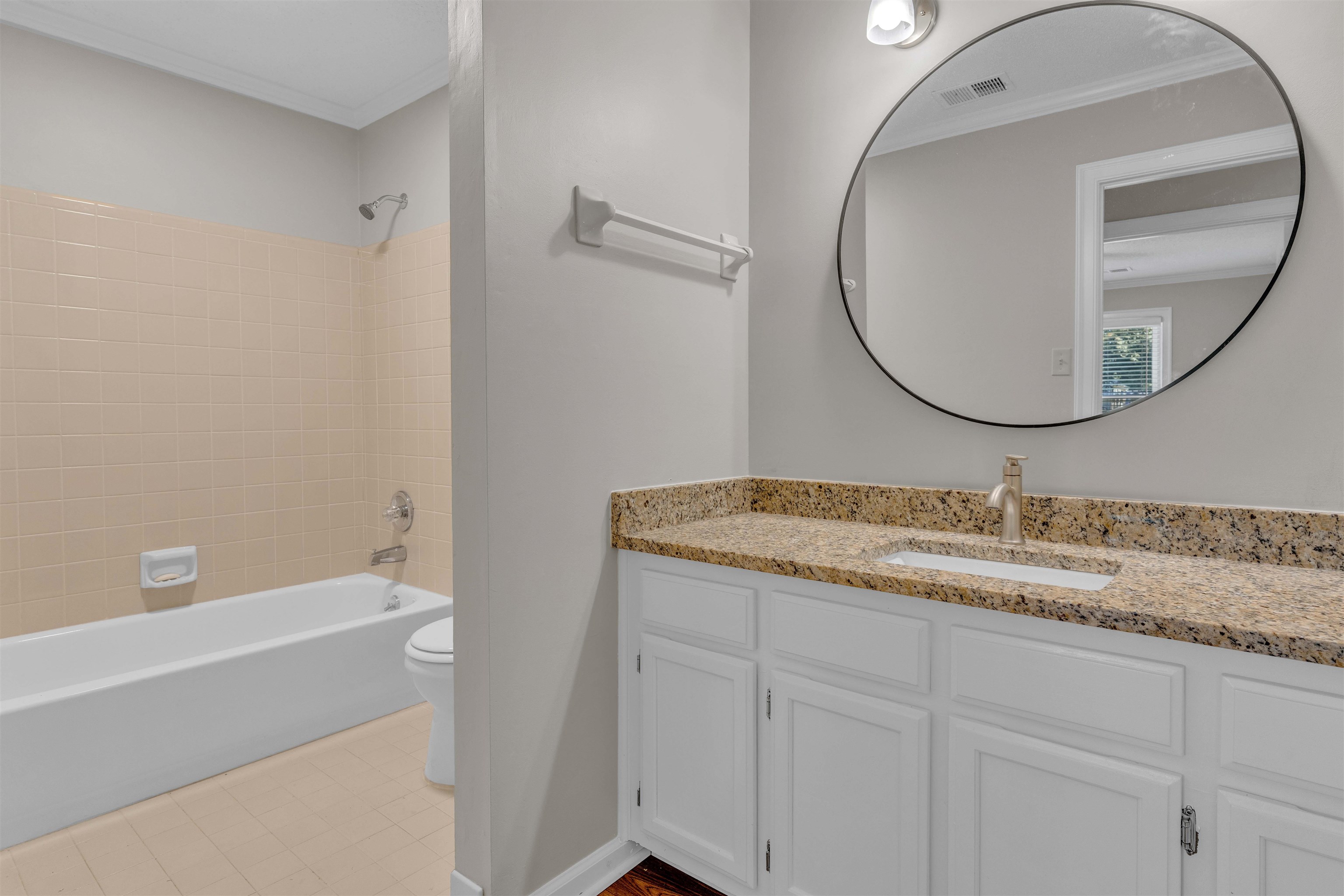 636 N Fox Chase Cv Property Photo 21