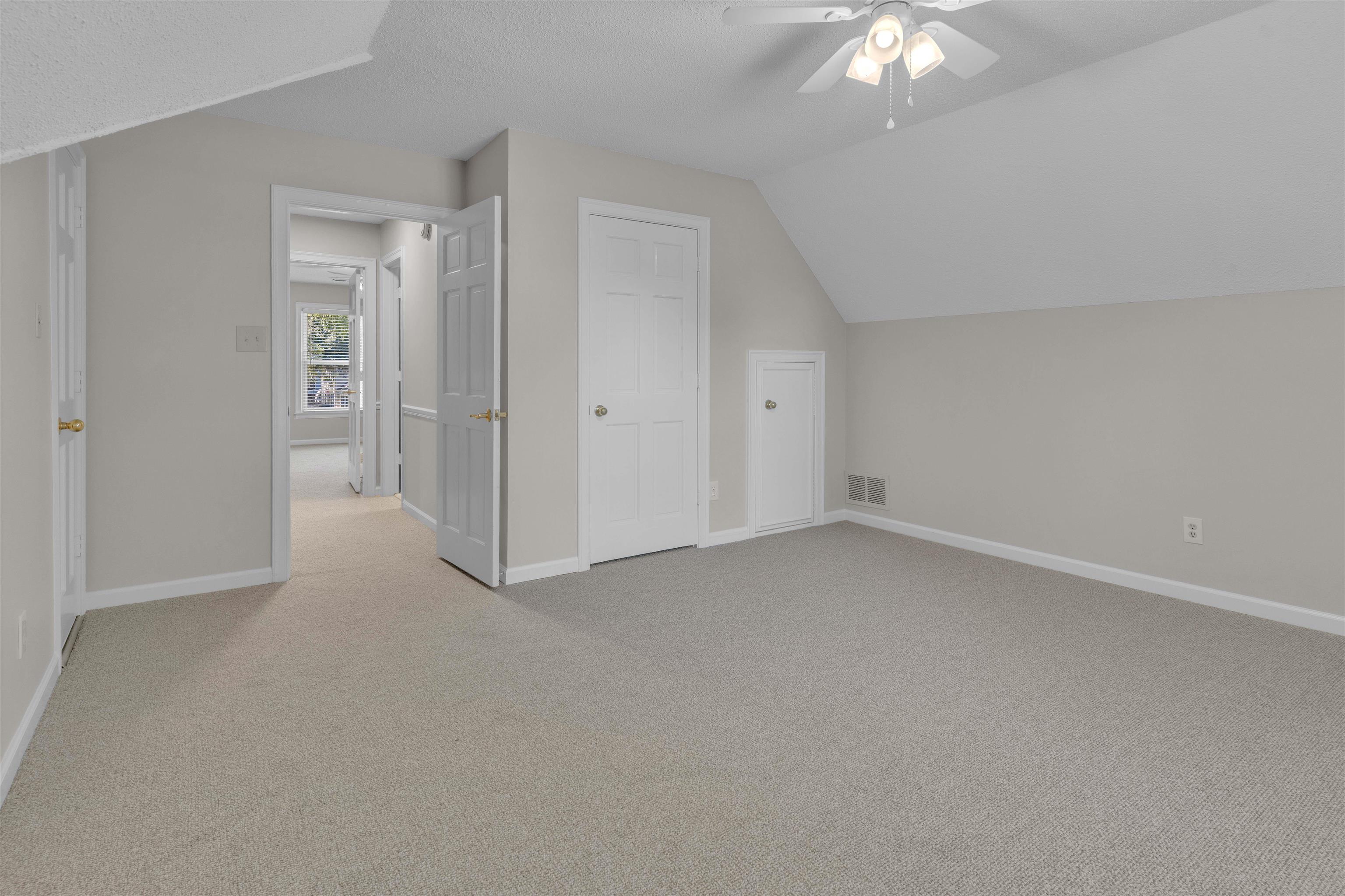 636 N Fox Chase Cv Property Photo 29