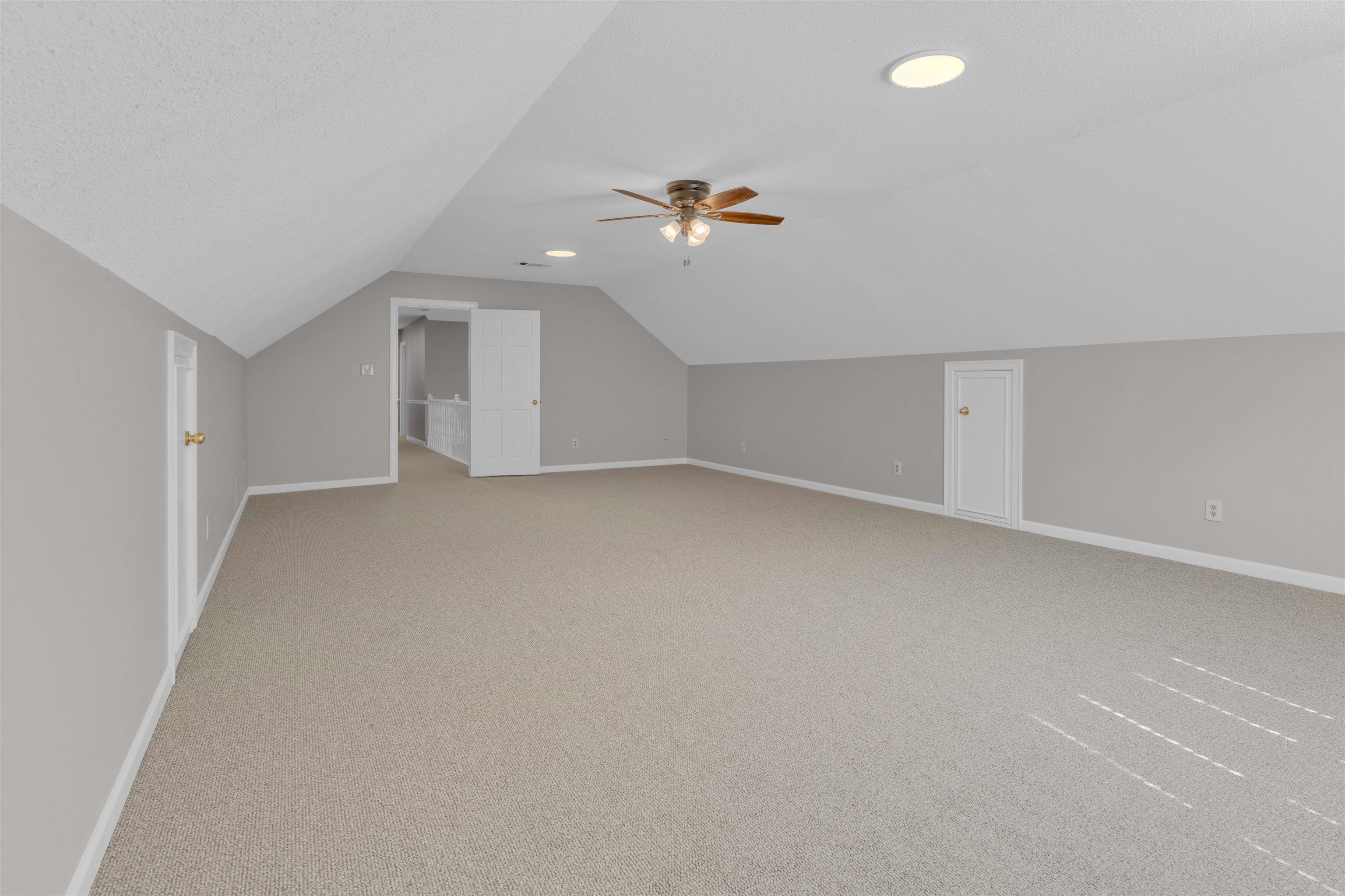 636 N Fox Chase Cv Property Photo 32