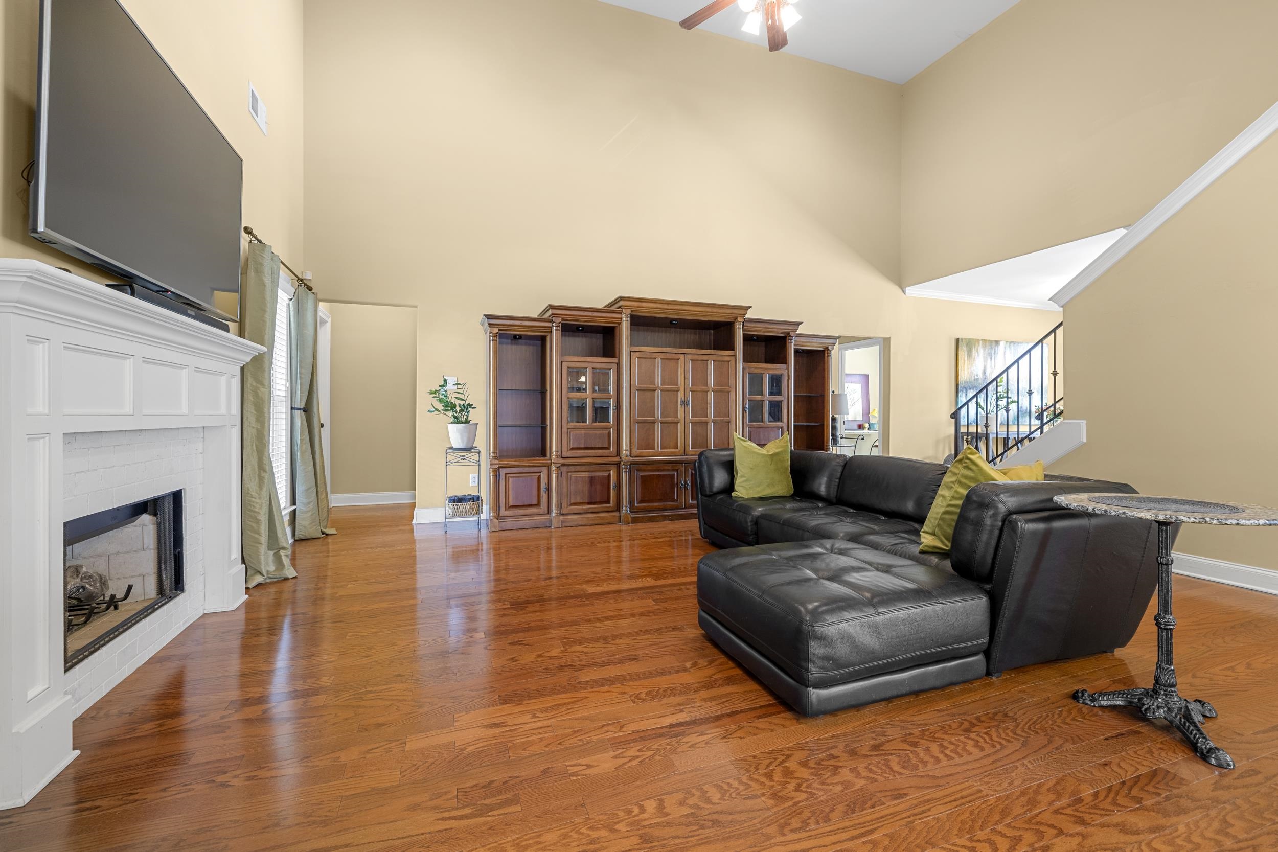 1371 Raindrop Dr Property Photo 6