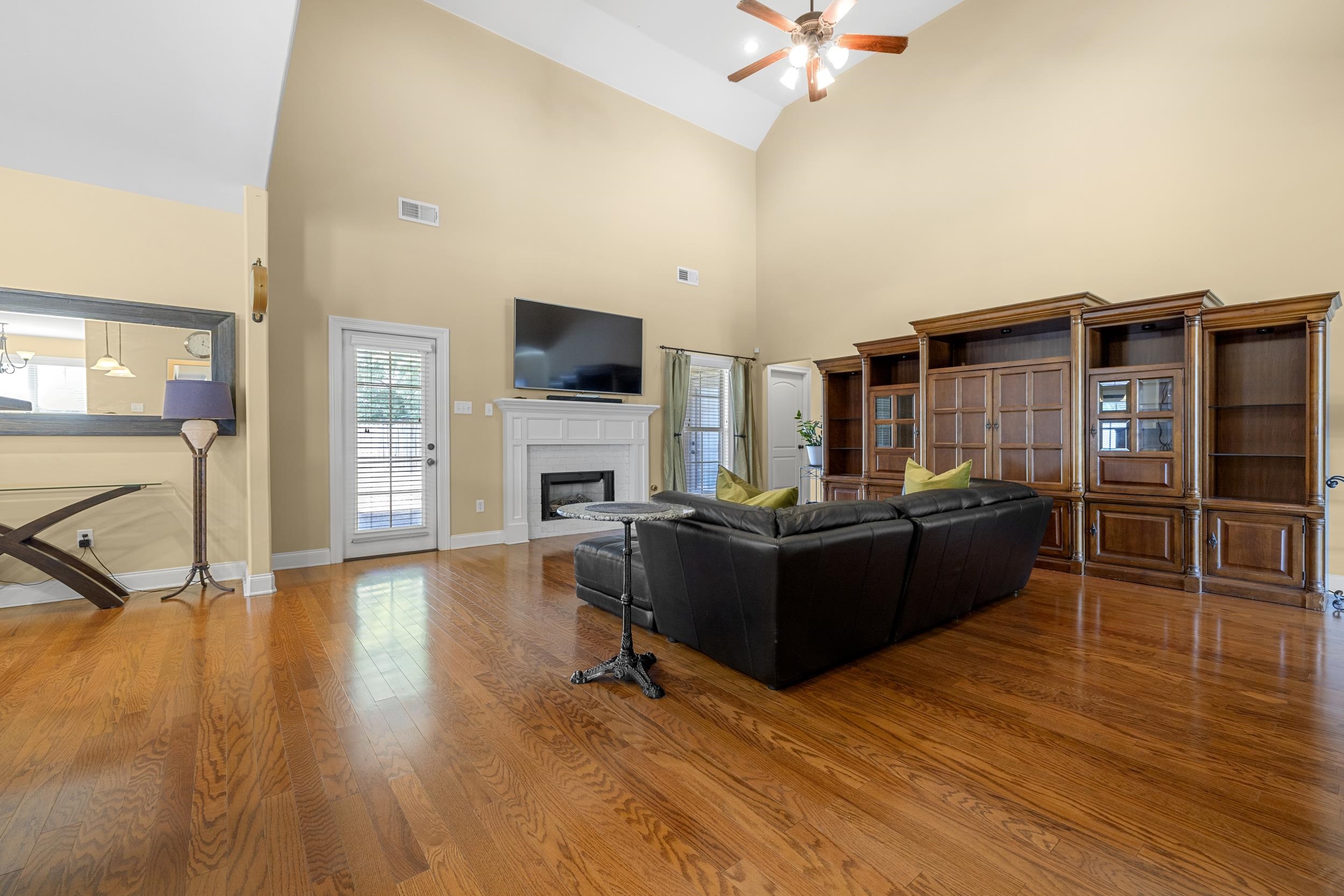 1371 Raindrop Dr Property Photo 8