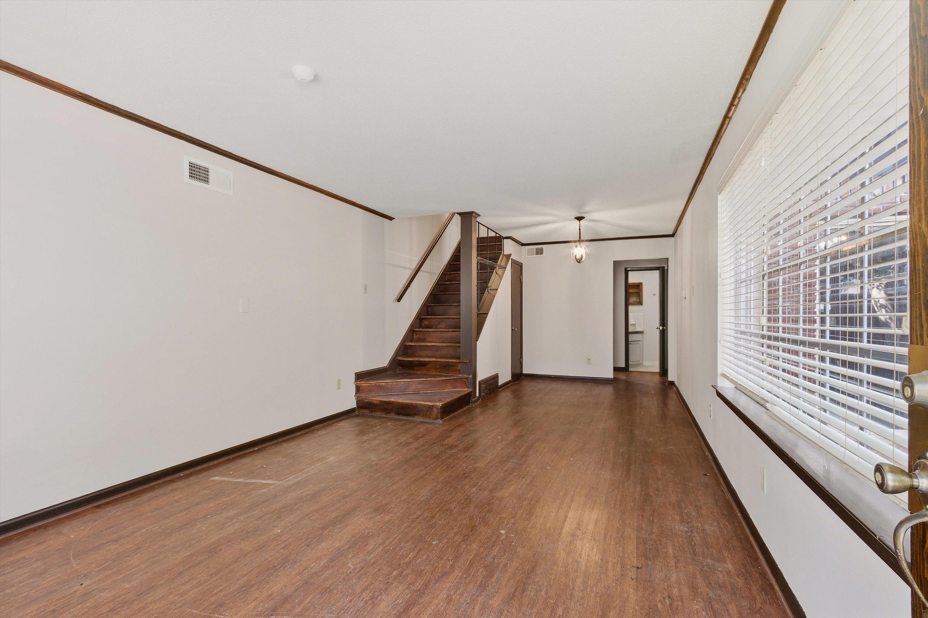 207 S Idlewild St Property Photo 11