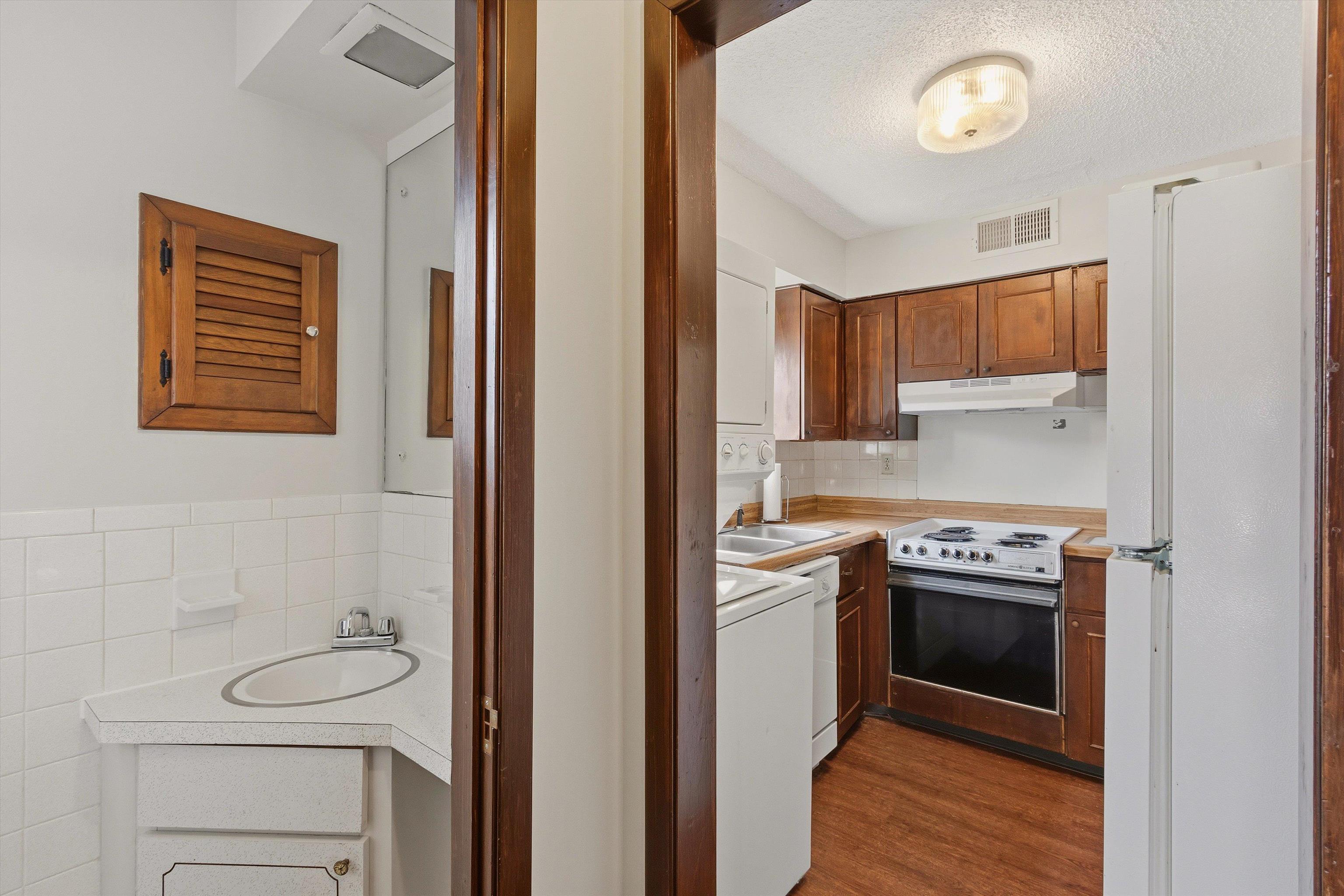 207 S Idlewild St Property Photo 12
