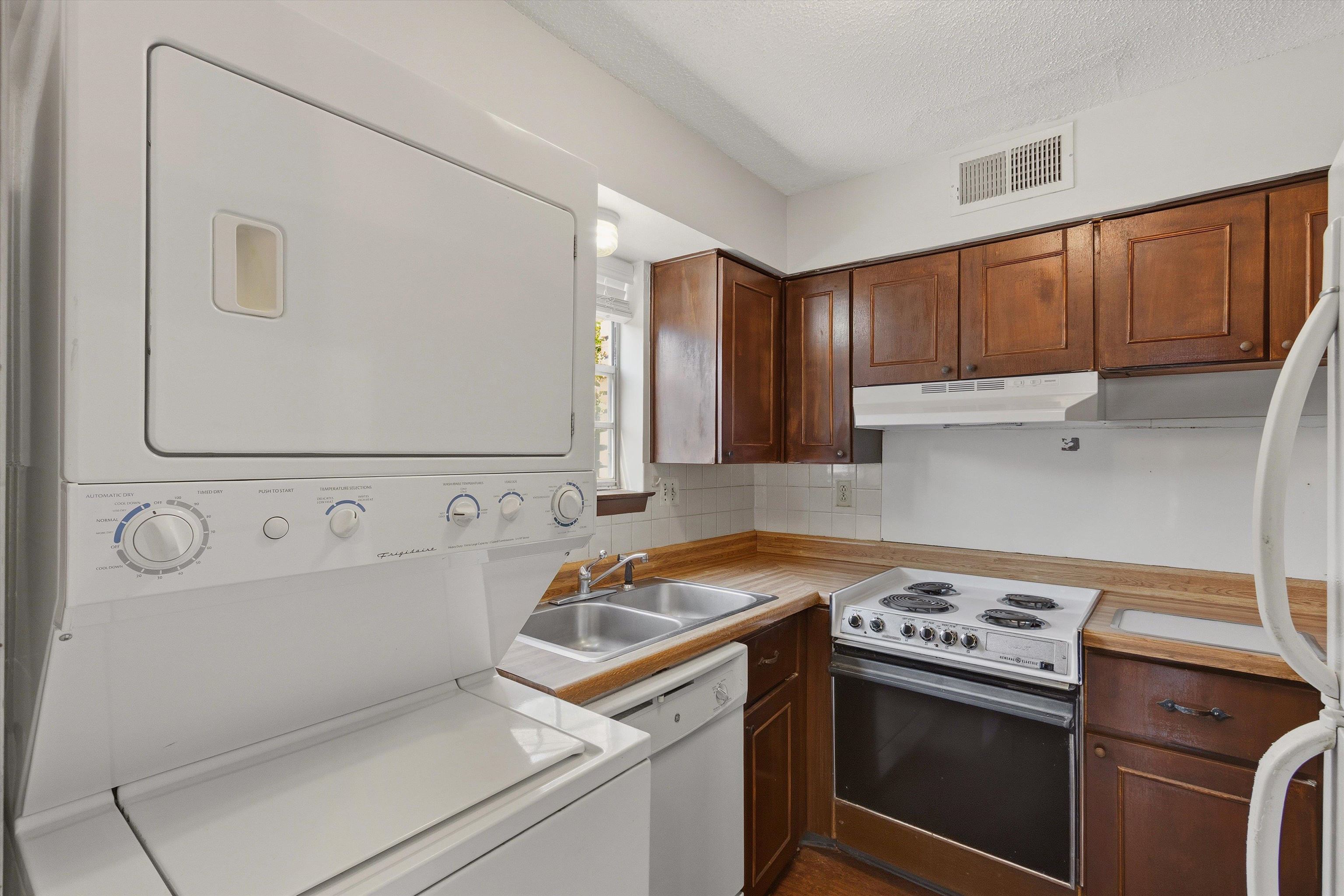 207 S Idlewild St Property Photo 13