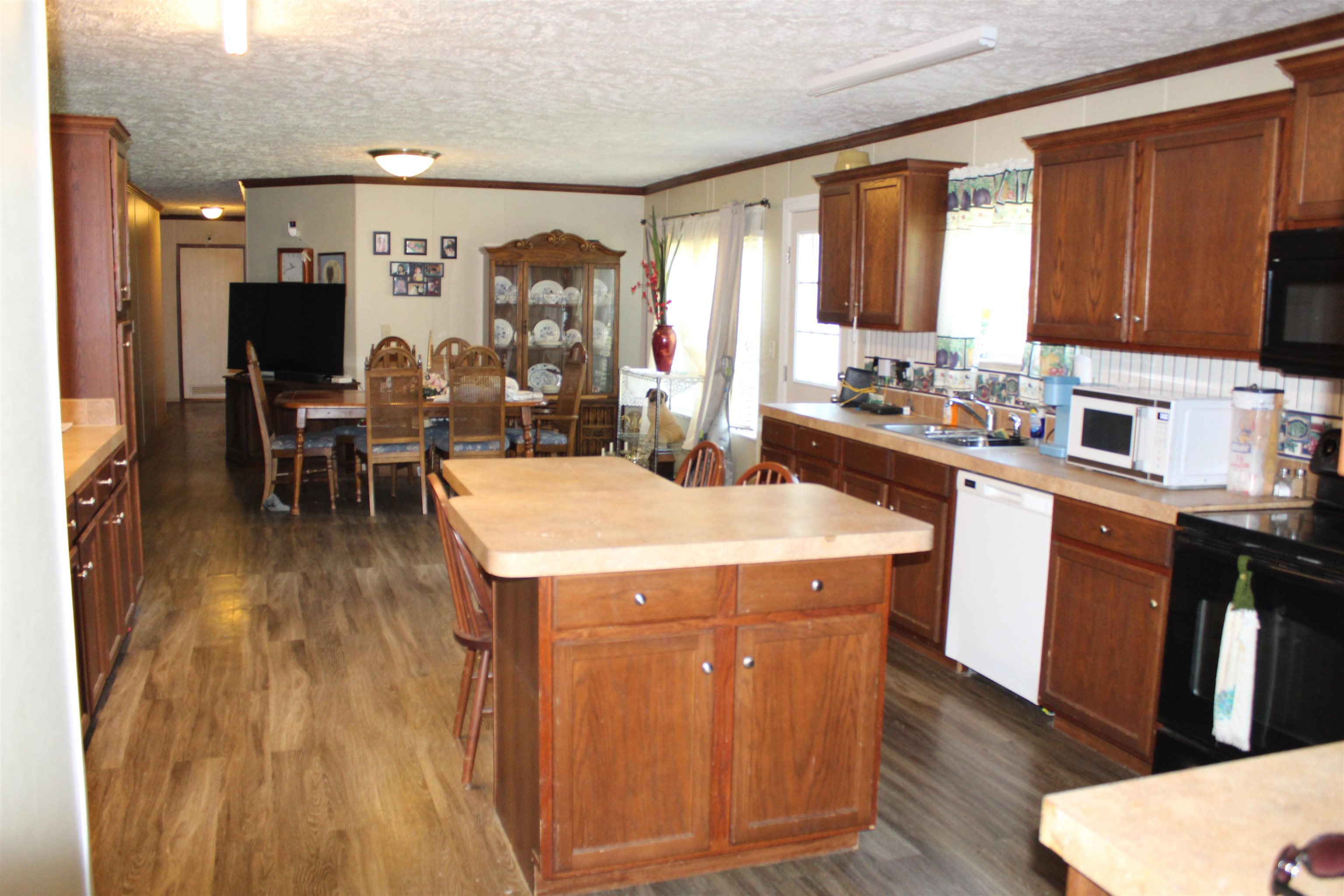 1036 Huffman Rd Property Photo 3