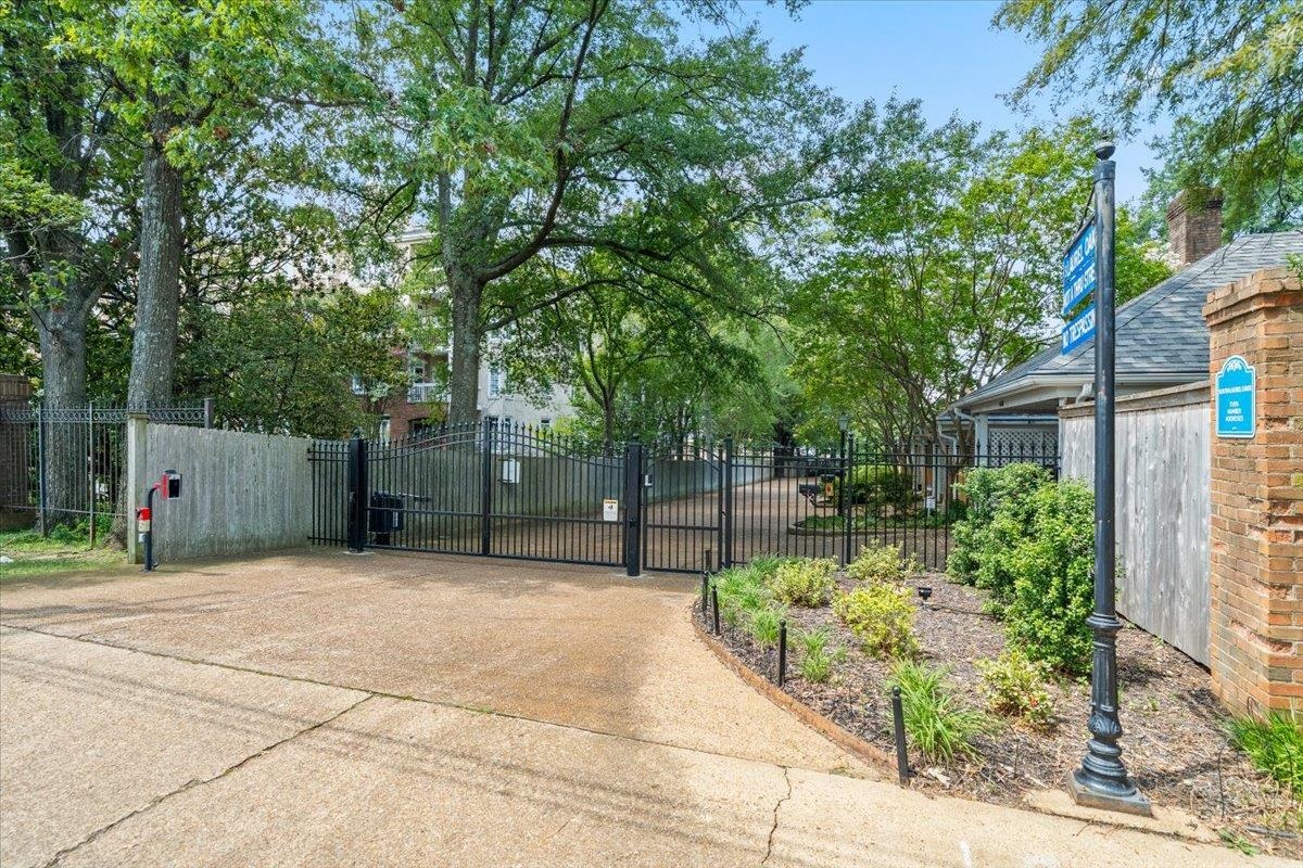 4638 Laurel Oaks St Property Photo 2