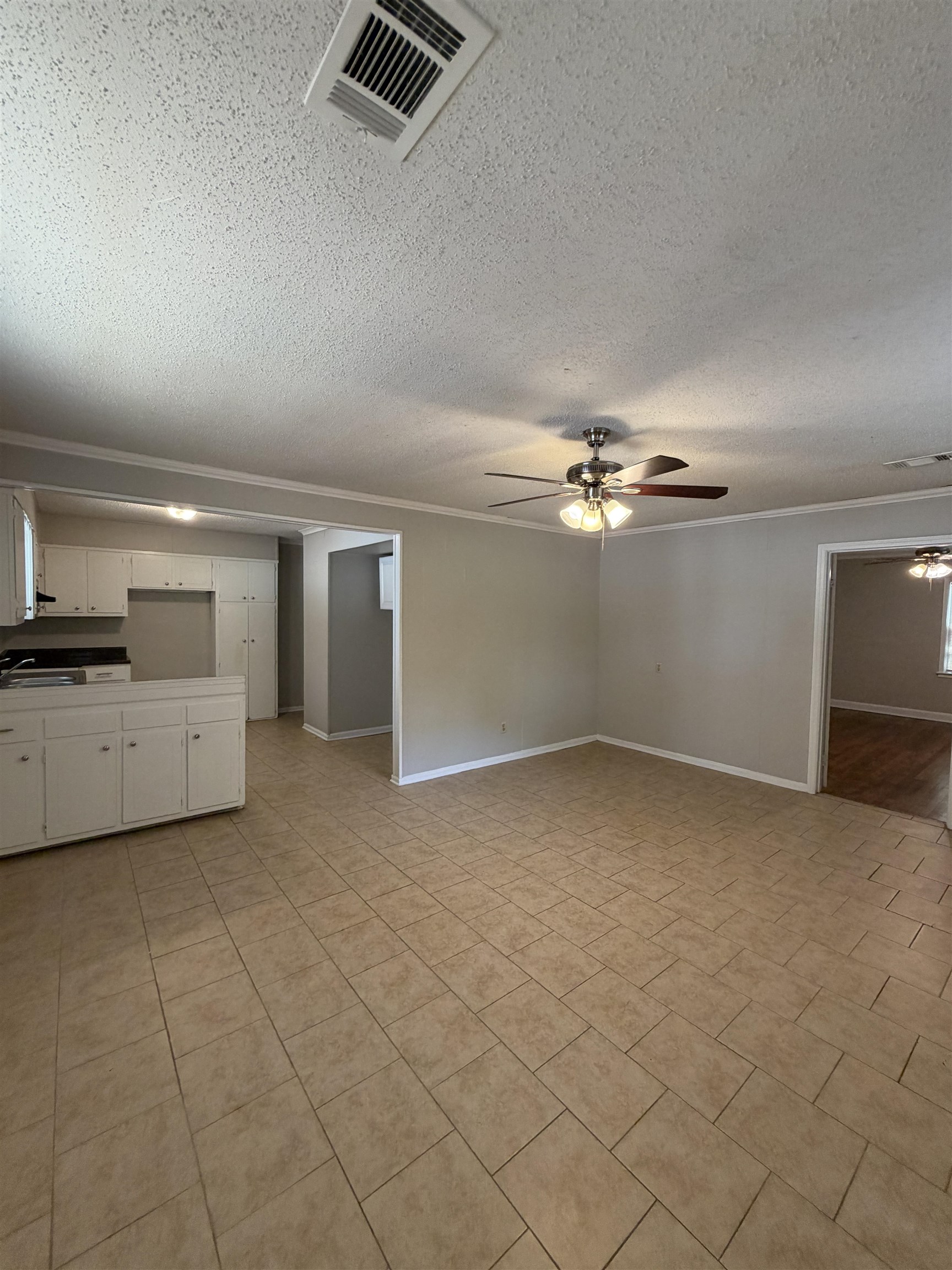 825 Bowen Cir Property Photo 4