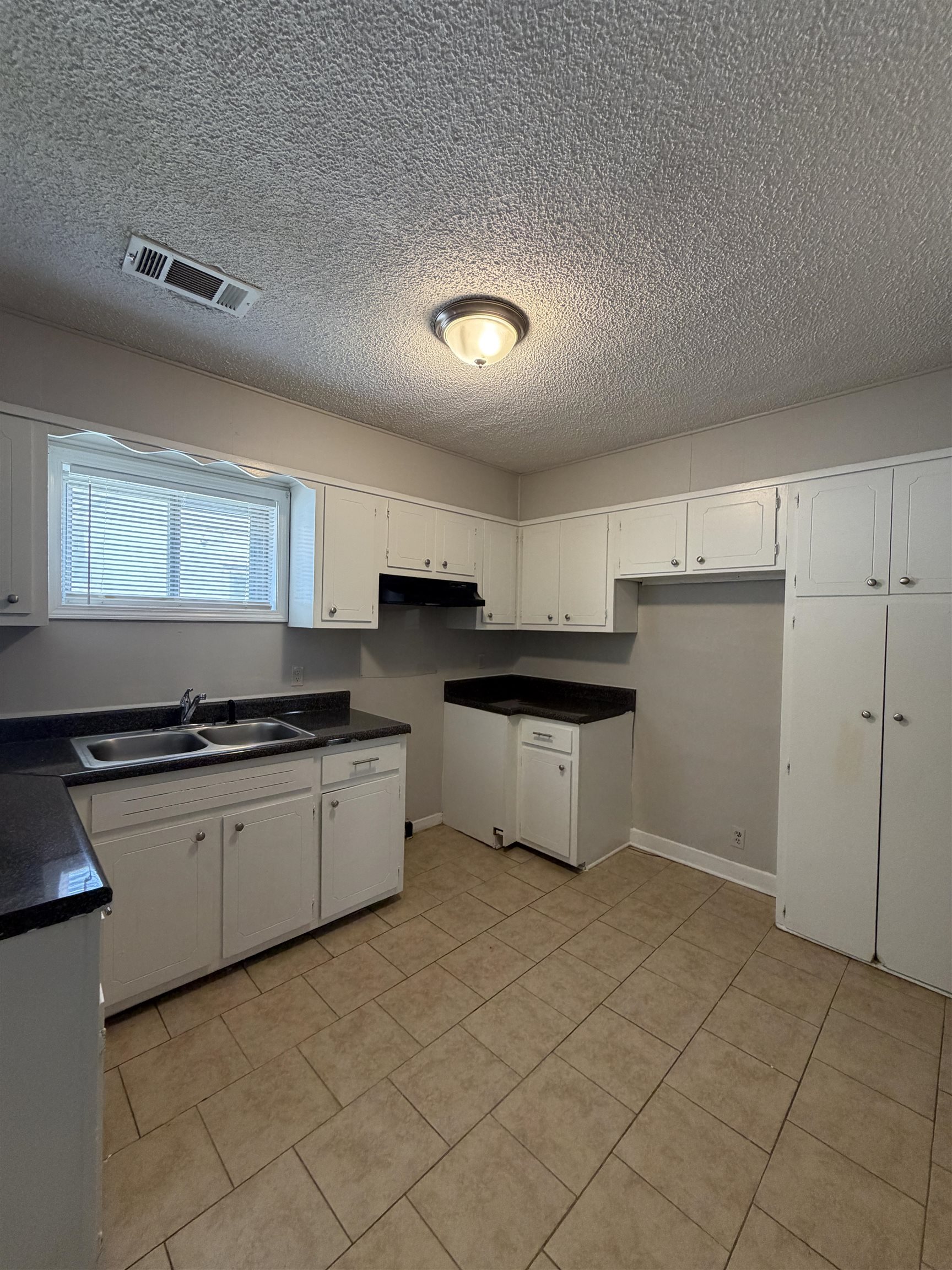825 Bowen Cir Property Photo 5