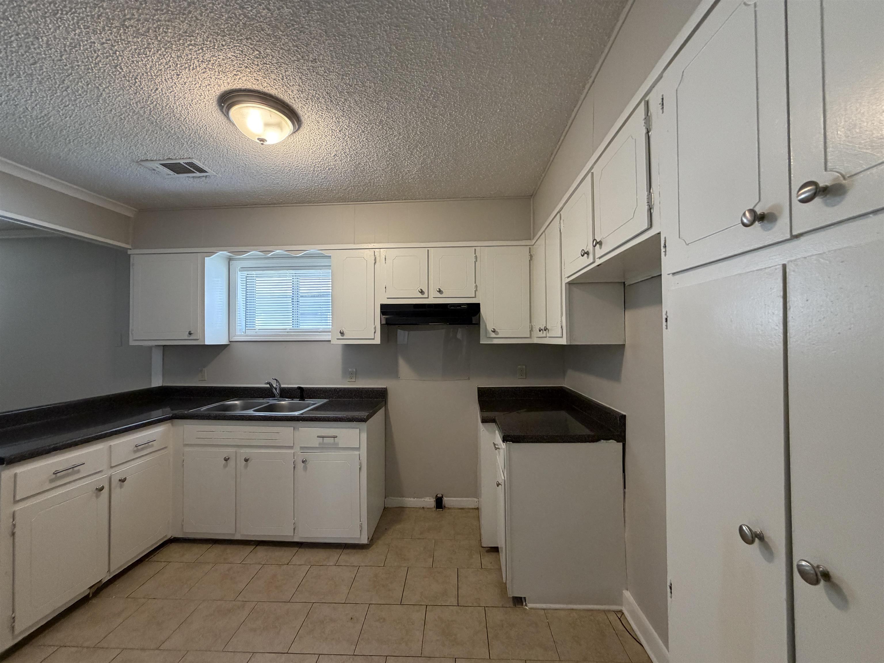 825 Bowen Cir Property Photo 6