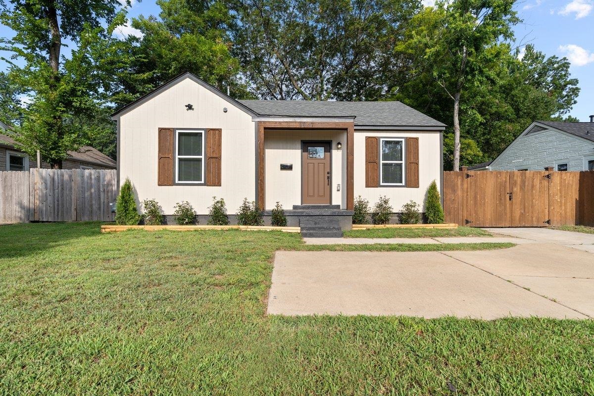 1047 MARIA ST Property Photo 1