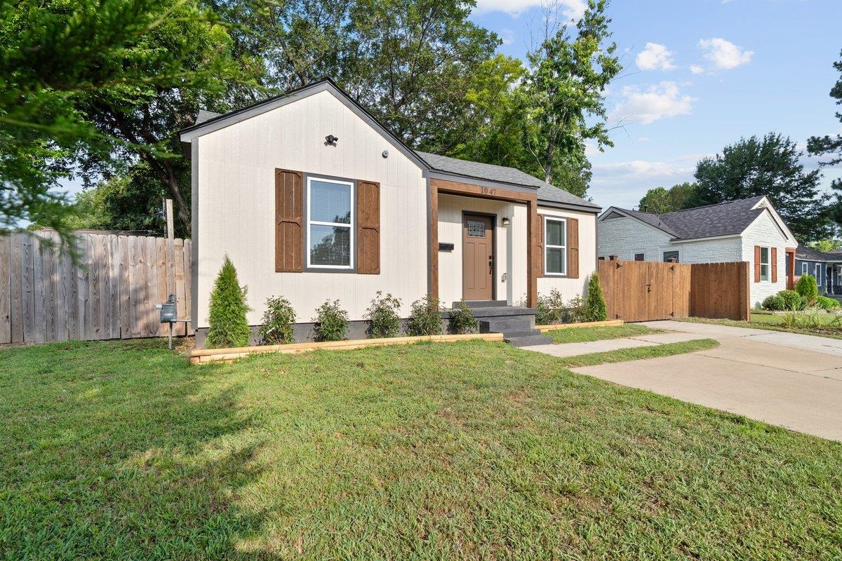 1047 Maria St Property Photo 2