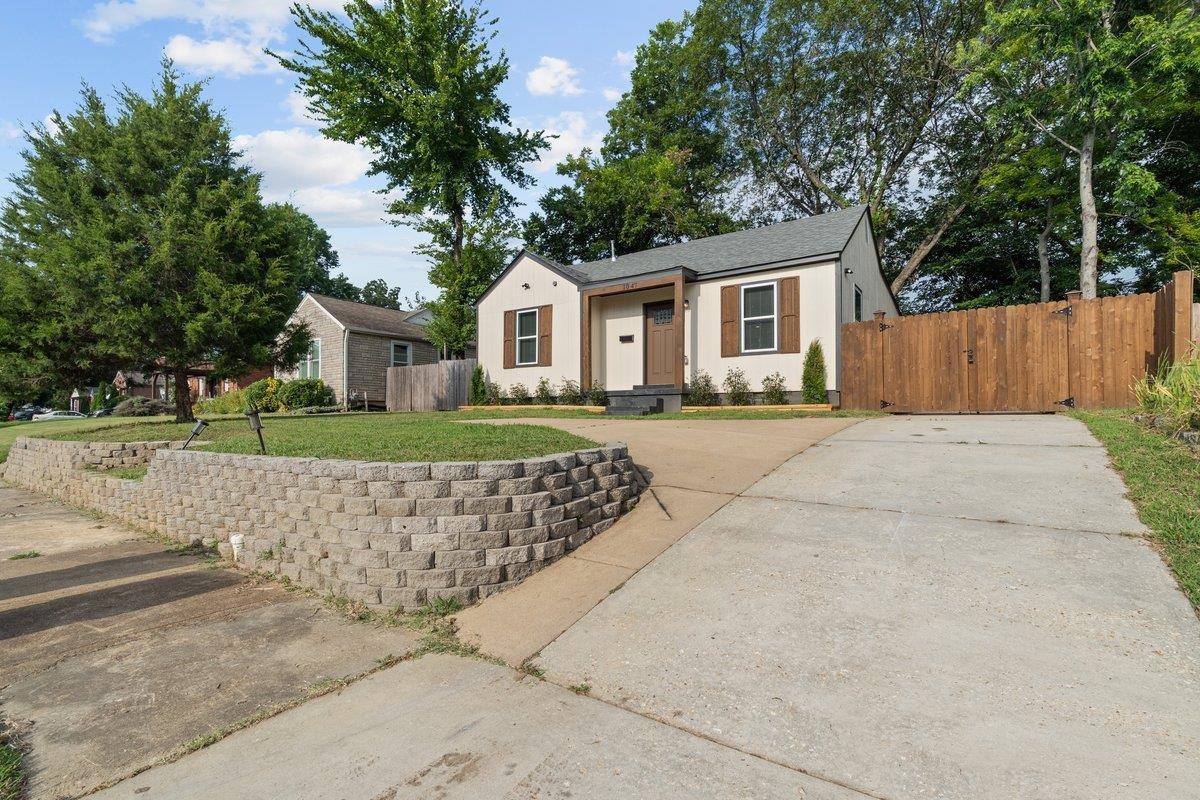 1047 Maria St Property Photo 3
